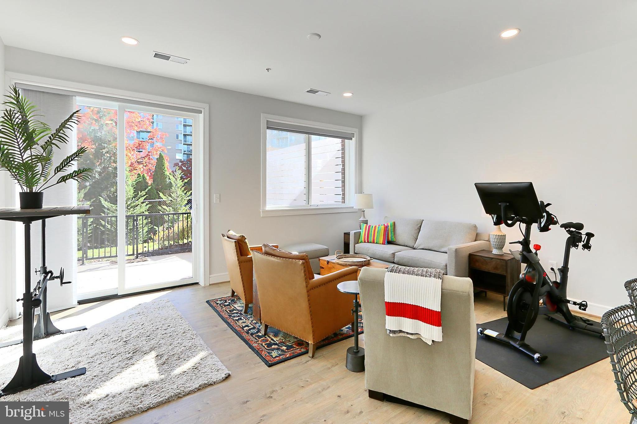 635 SLATERS LANE G-01