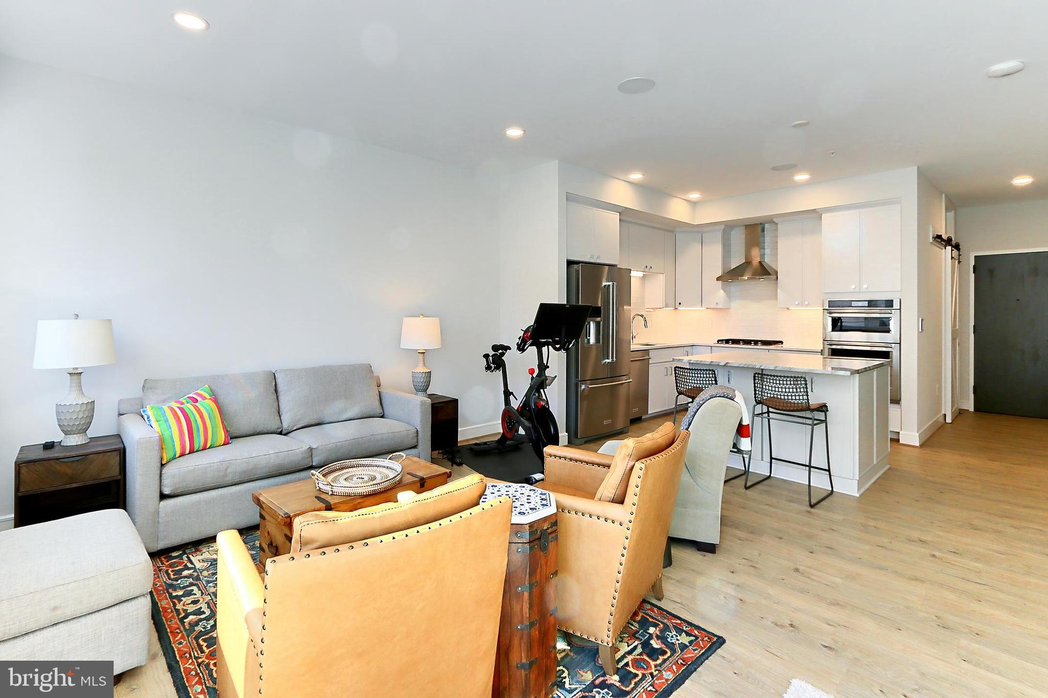 635 SLATERS LANE G-01