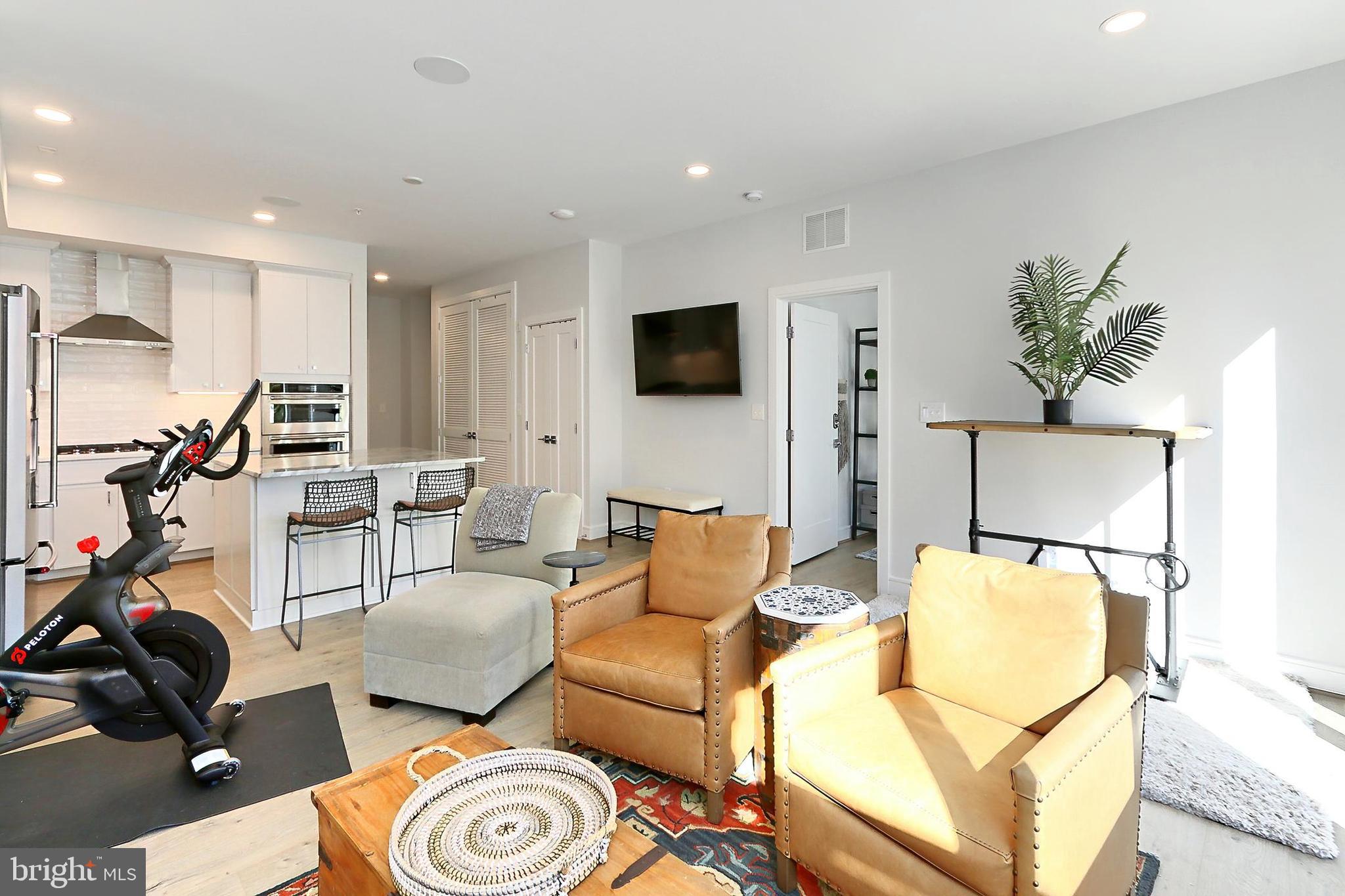 635 SLATERS LANE G-01