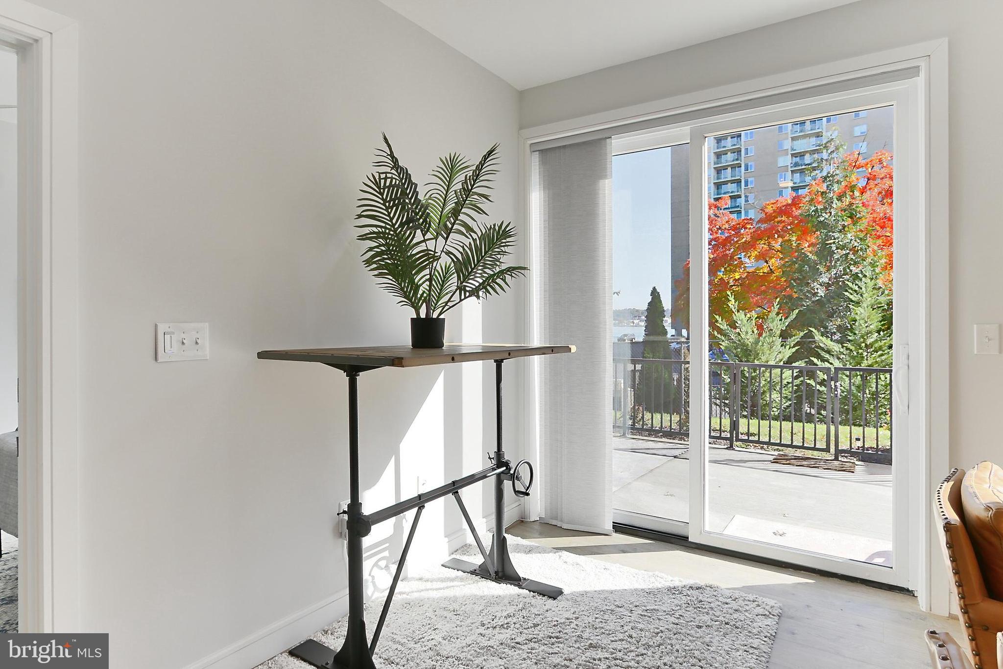 635 SLATERS LANE G-01