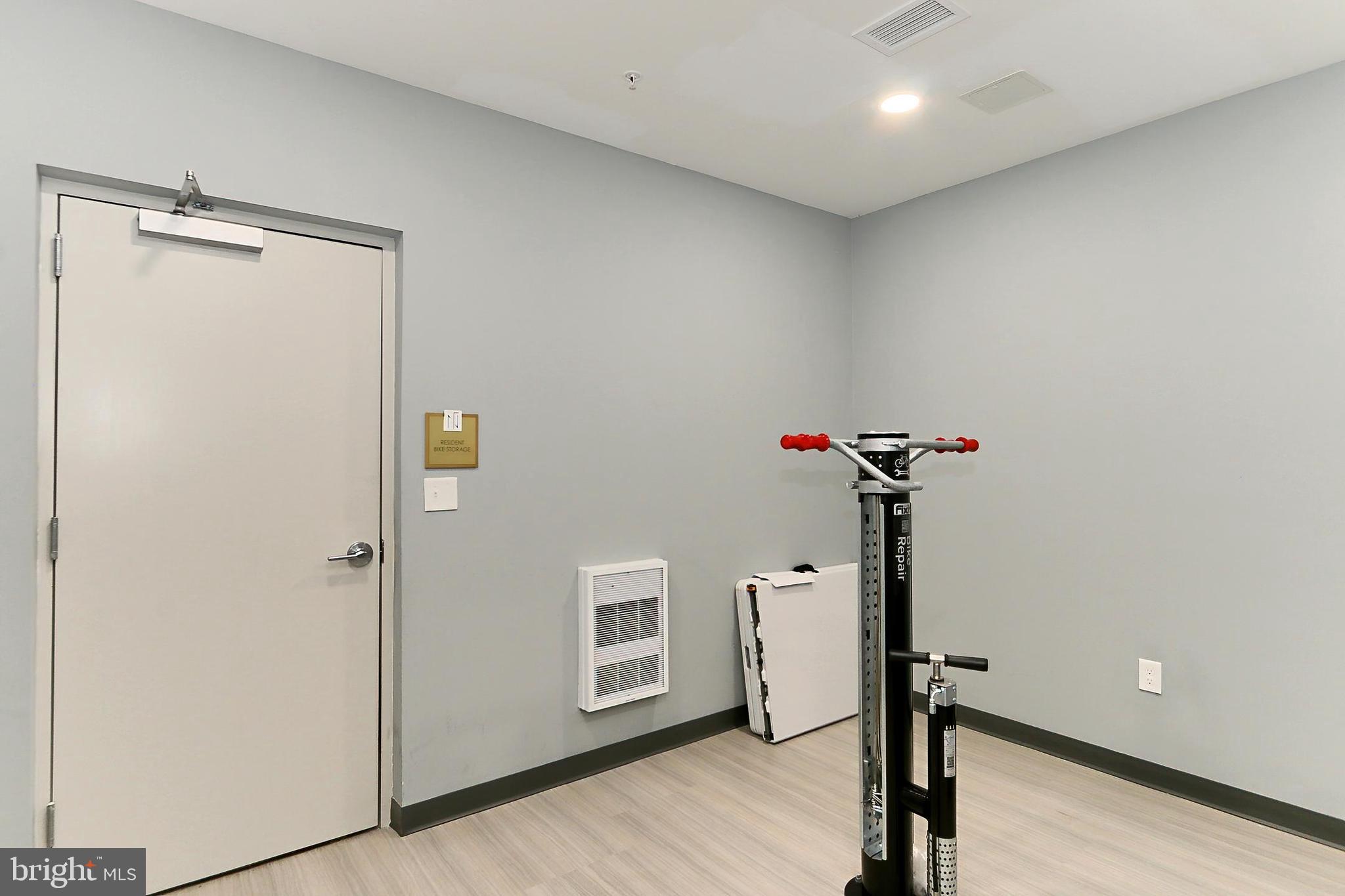 635 SLATERS LANE G-01