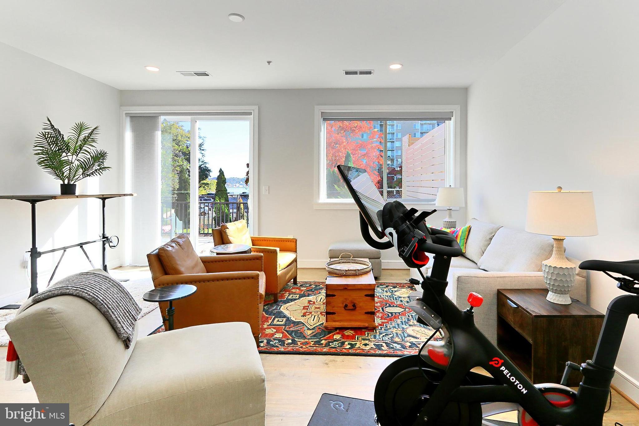 635 SLATERS LANE G-01