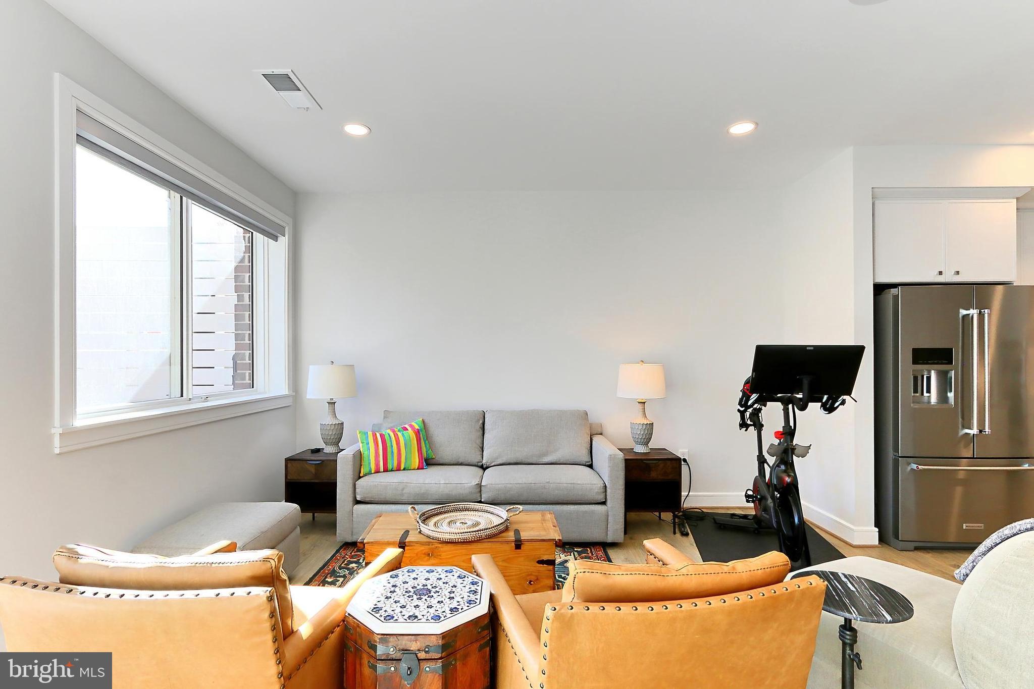635 SLATERS LANE G-01