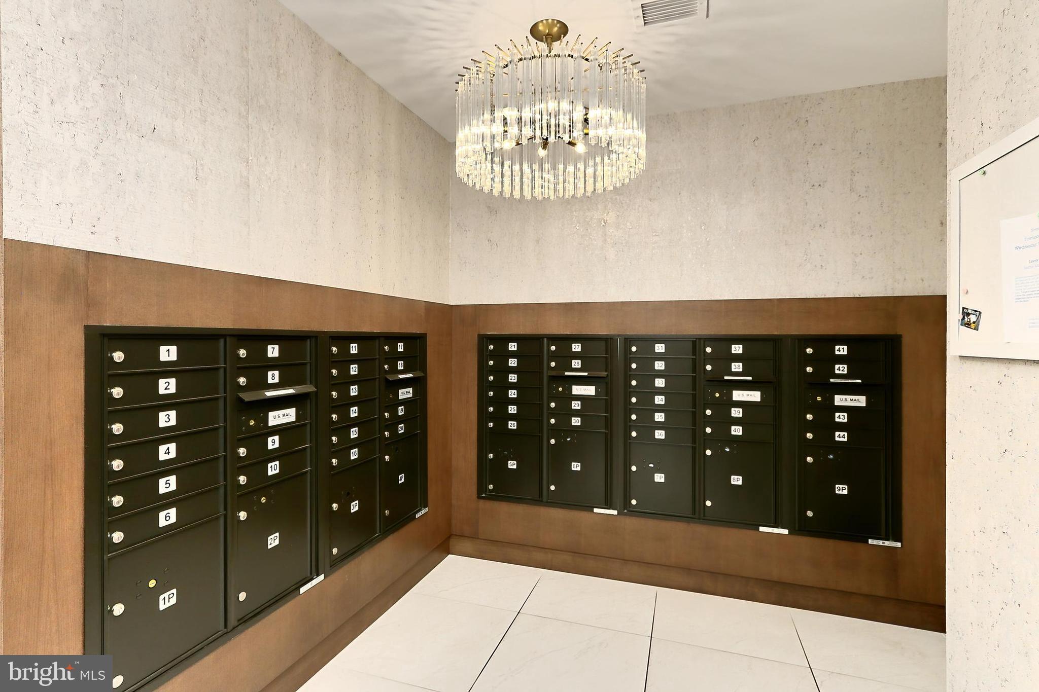 635 SLATERS LANE G-01