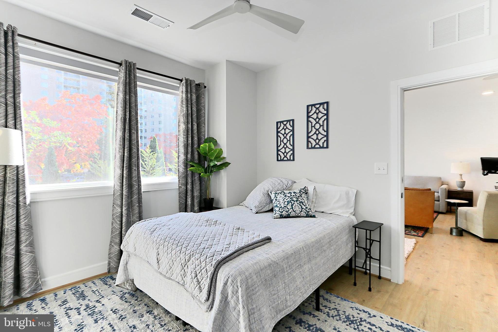 635 SLATERS LANE G-01