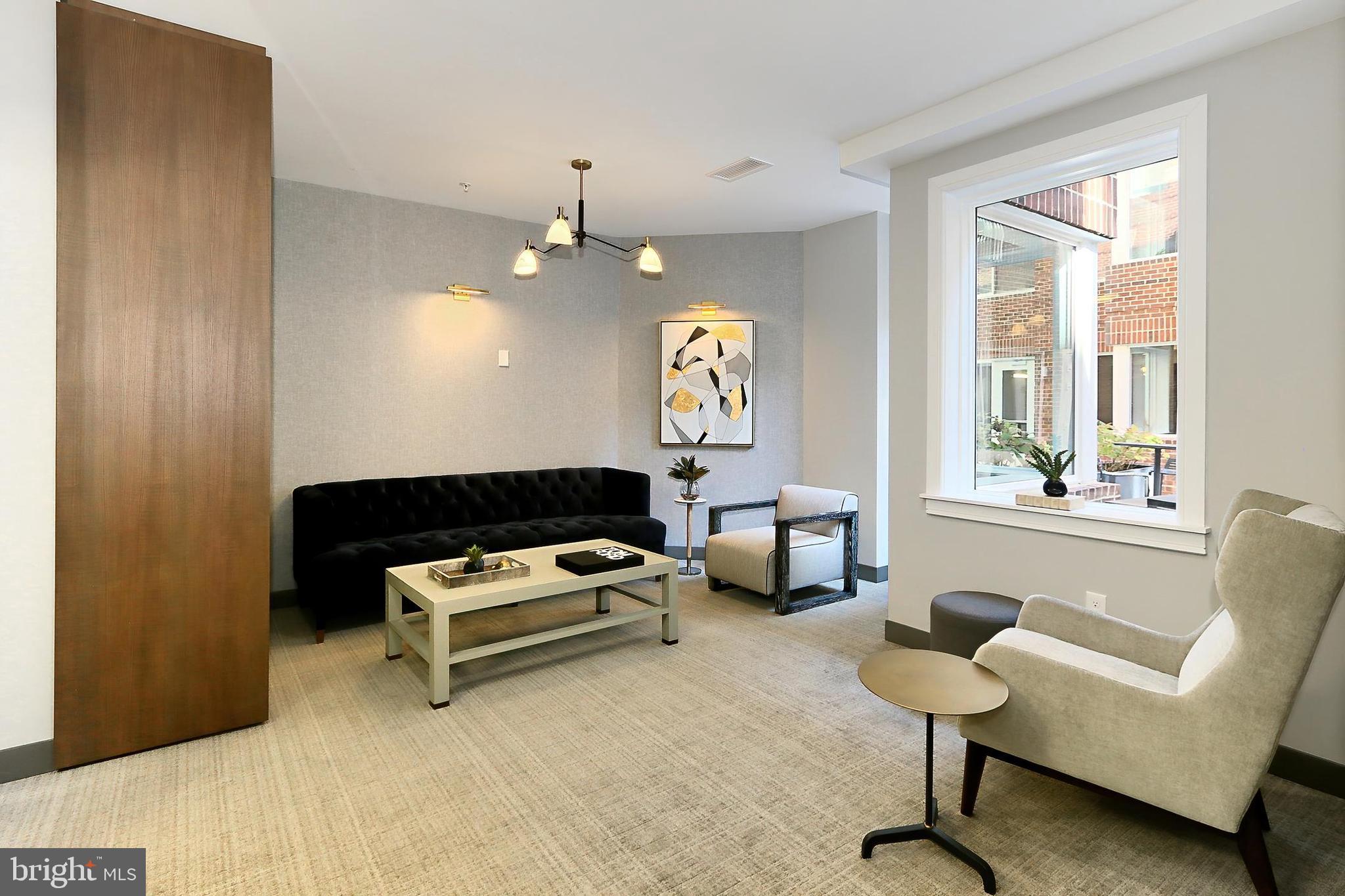 635 SLATERS LANE G-01