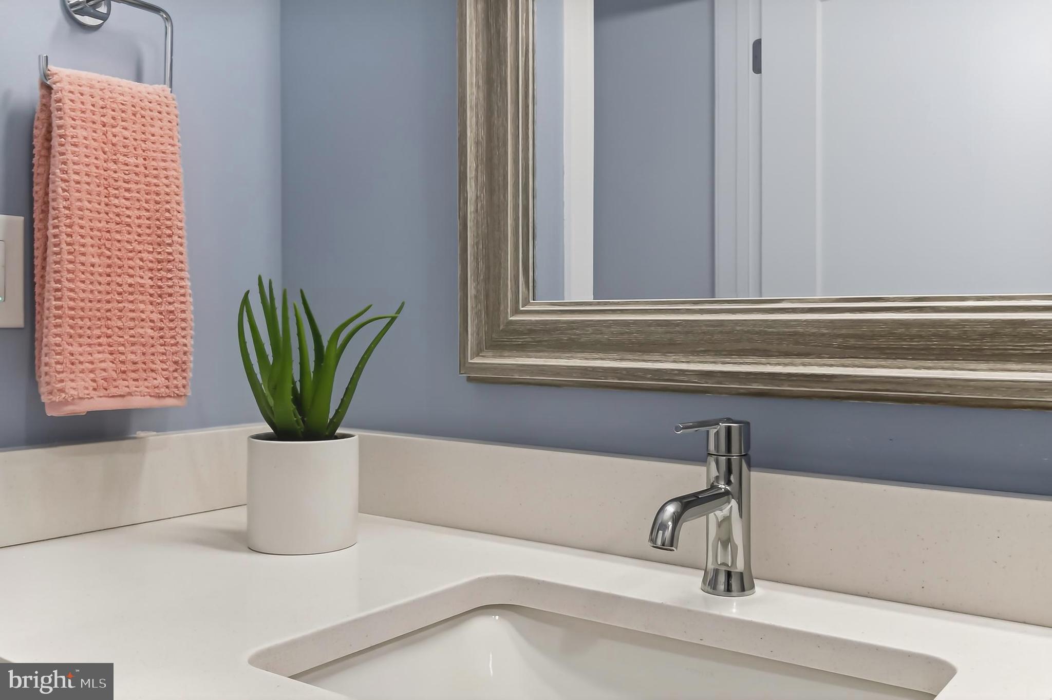 635 SLATERS LANE G-01