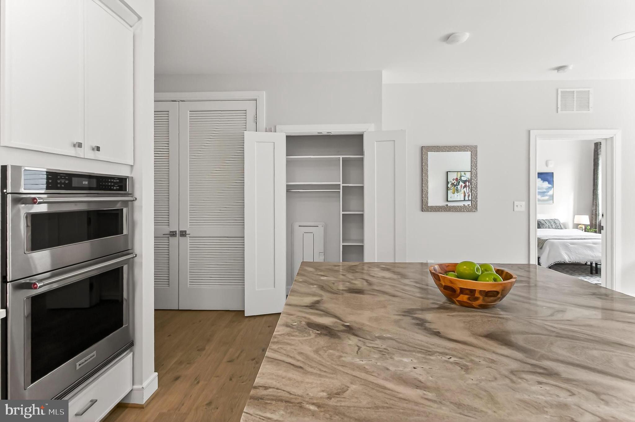 635 SLATERS LANE G-01