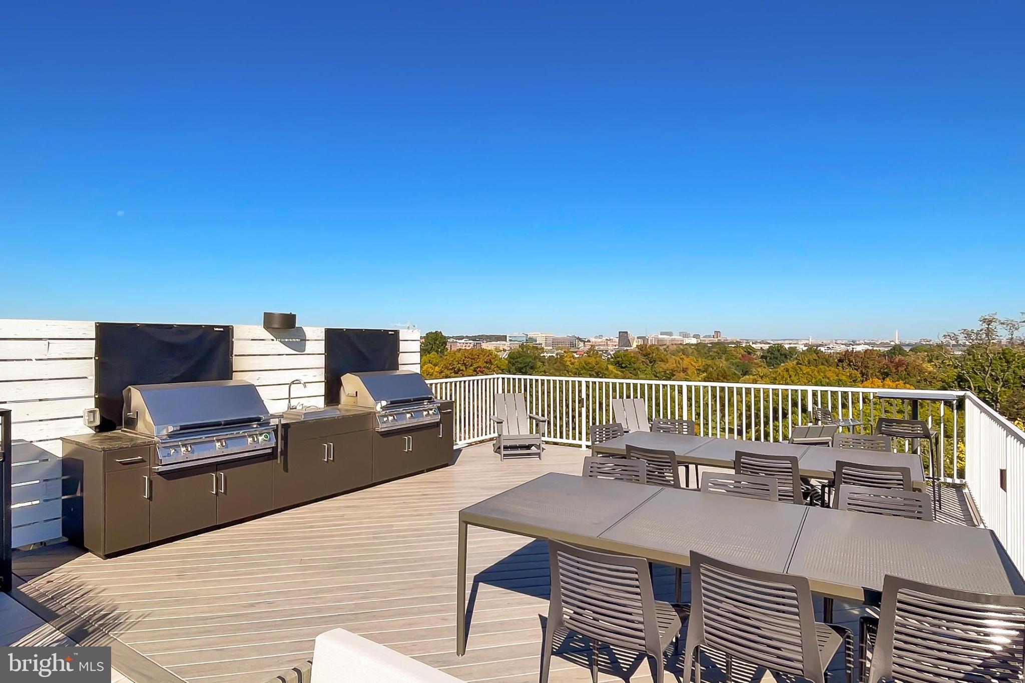 635 SLATERS LANE G-01