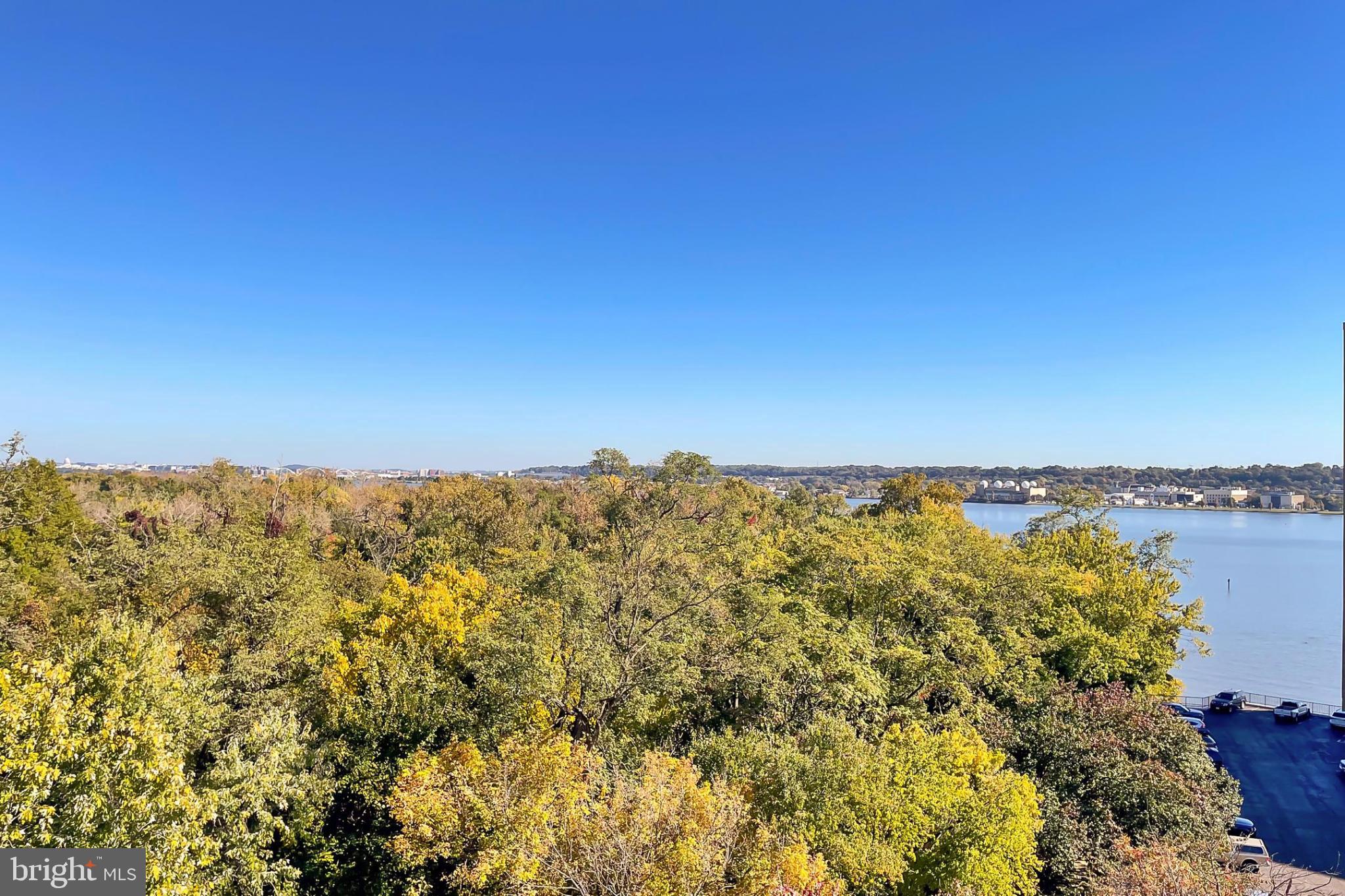 635 SLATERS LANE G-01