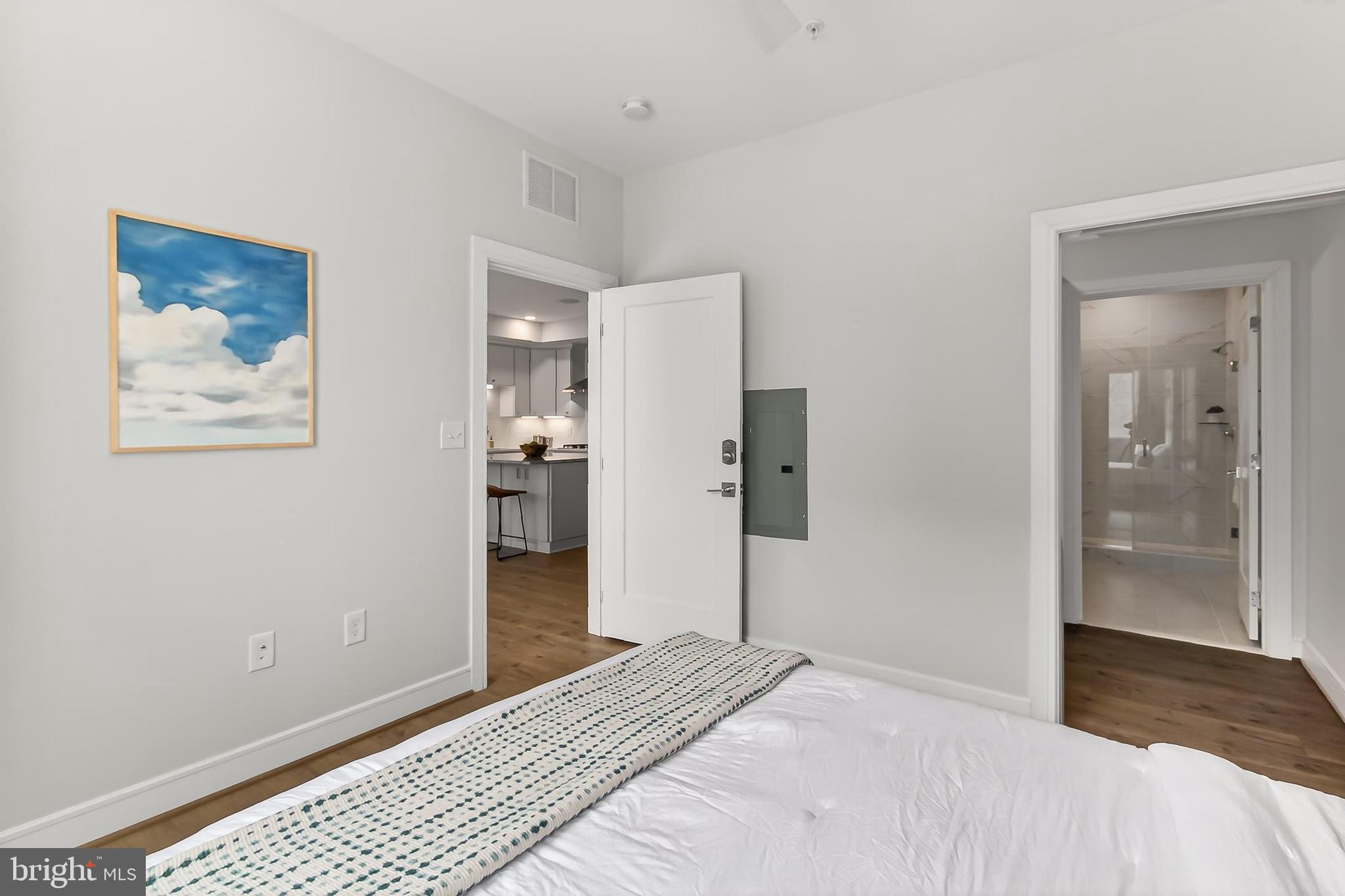 635 SLATERS LANE G-01