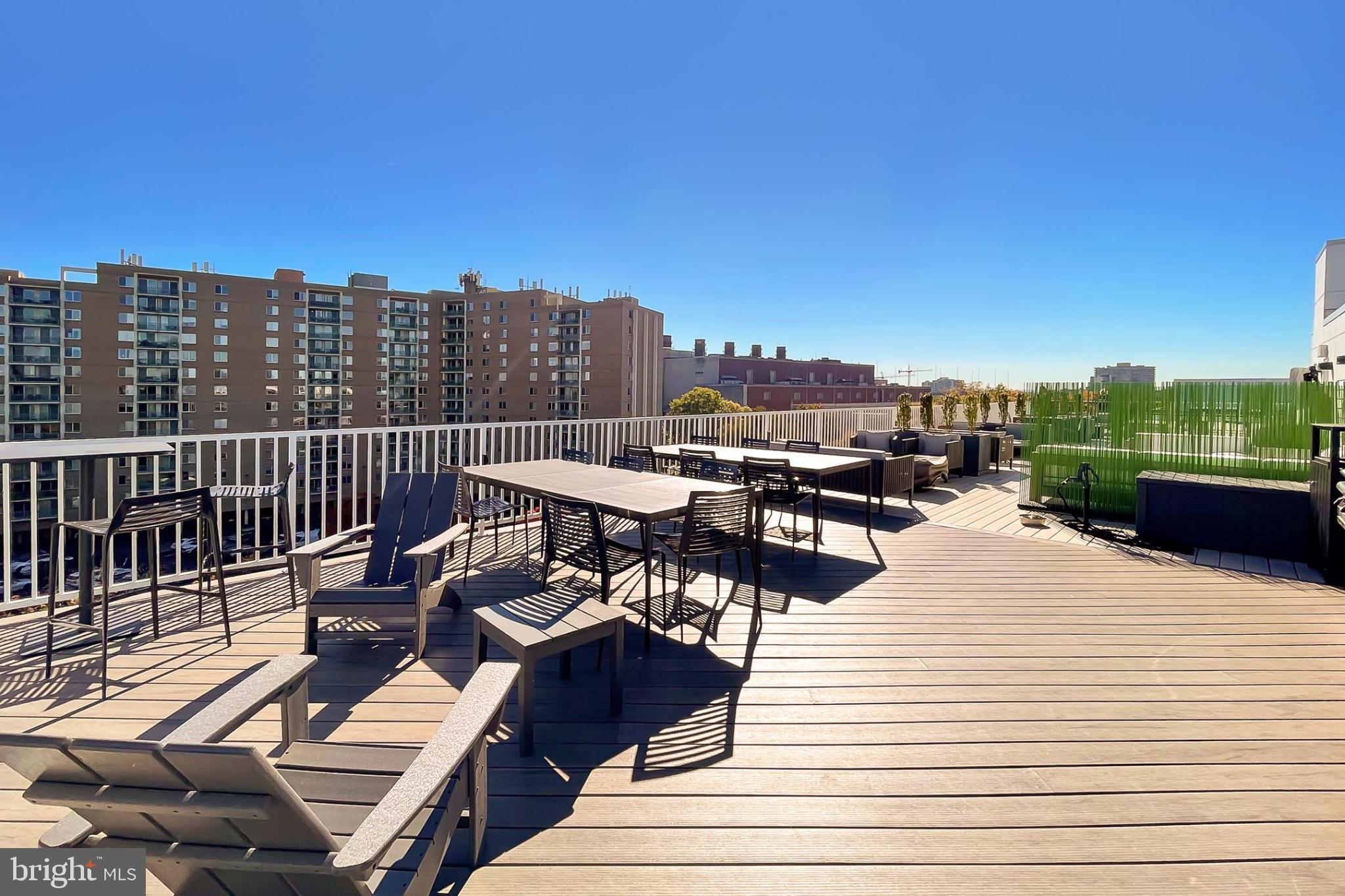 635 SLATERS LANE G-01