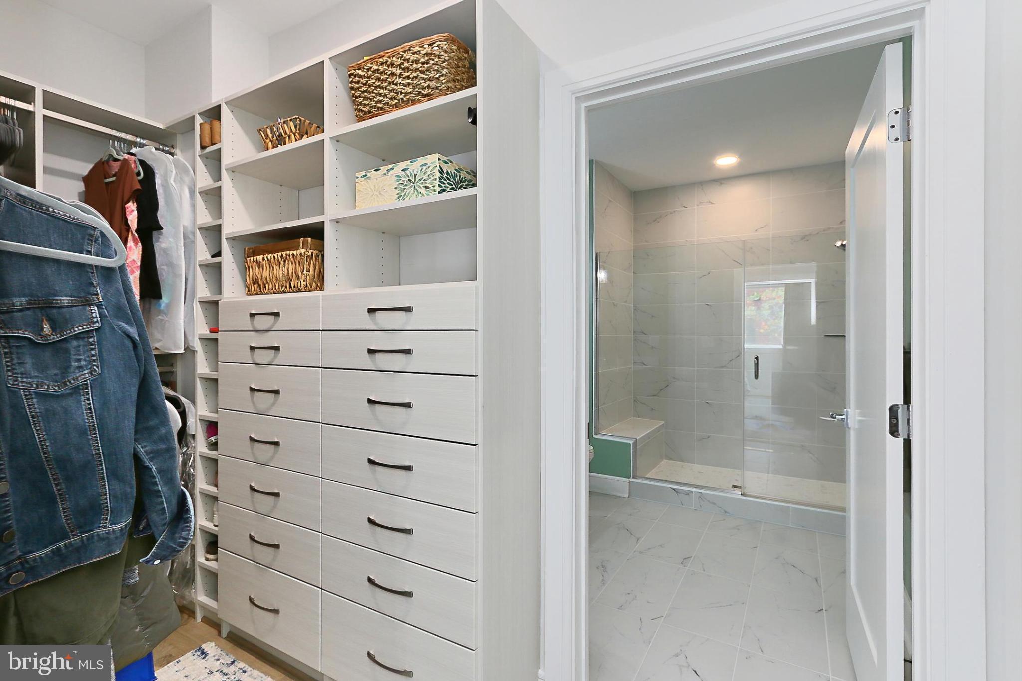 635 SLATERS LANE G-01