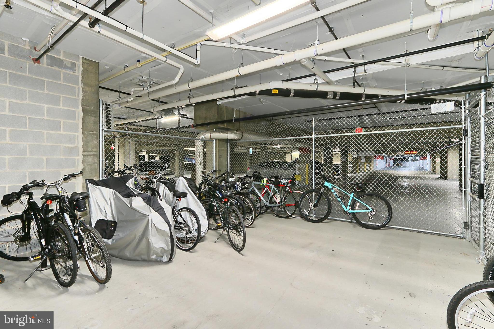 635 SLATERS LANE G-01