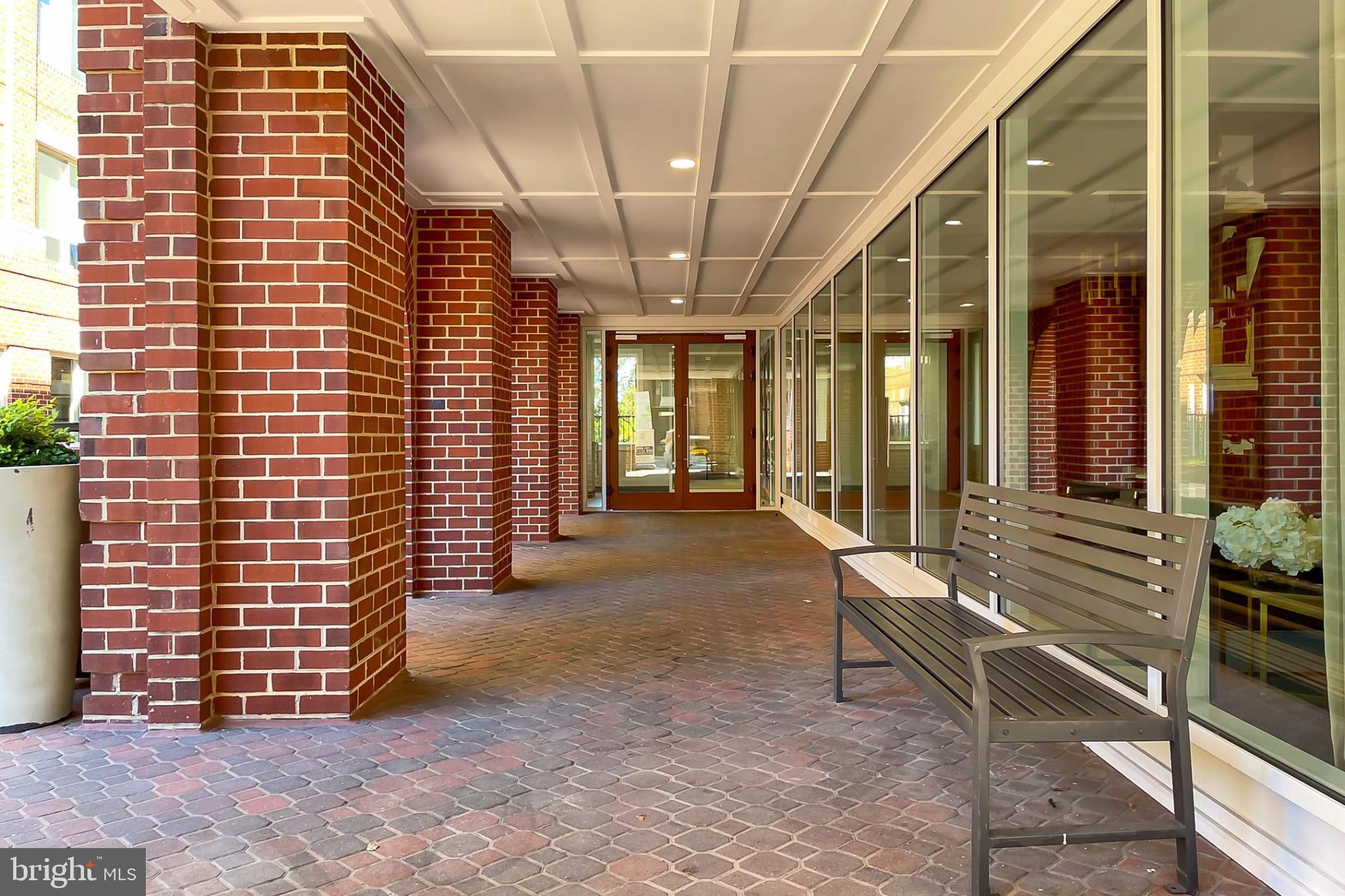 635 SLATERS LANE G-01