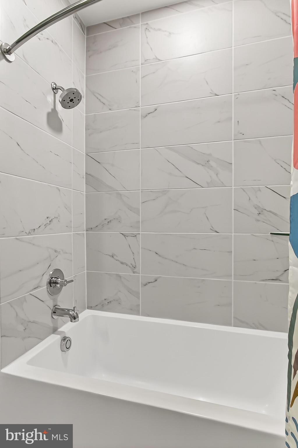 635 SLATERS LANE G-01