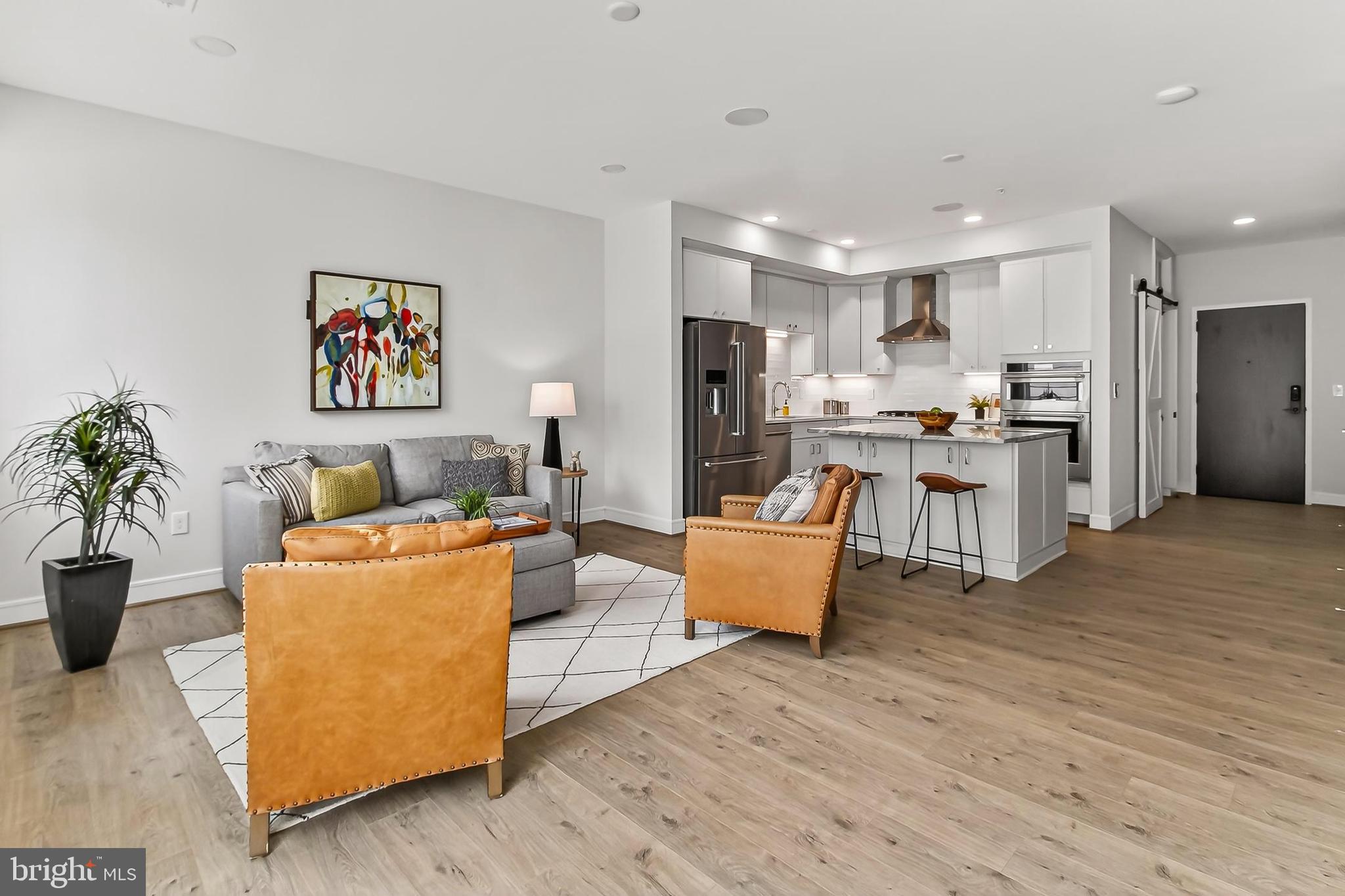 635 SLATERS LANE G-01