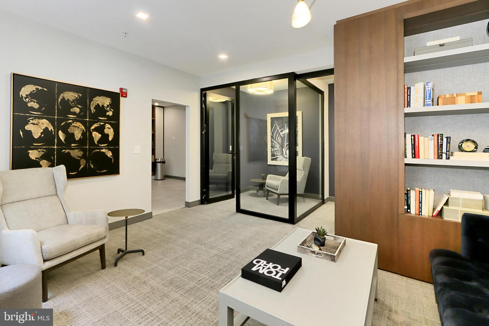 635 SLATERS LANE G-01