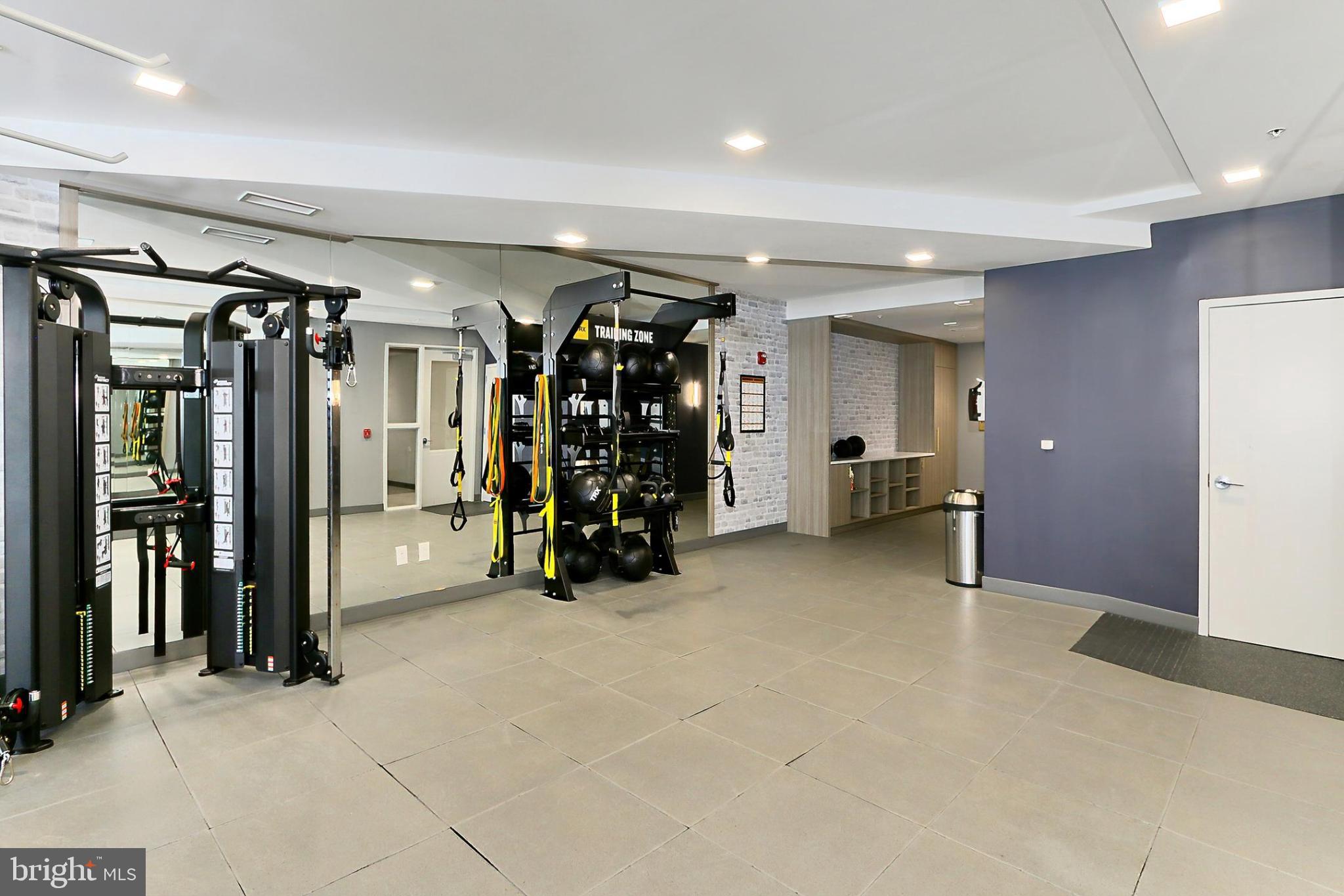 635 SLATERS LANE G-01