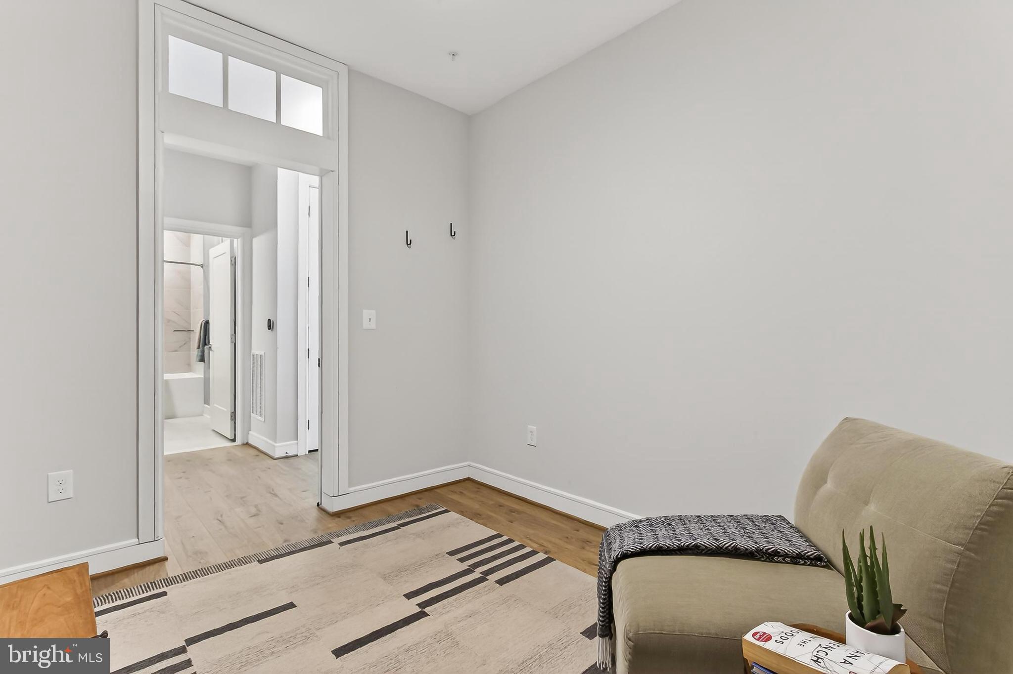 635 SLATERS LANE G-01