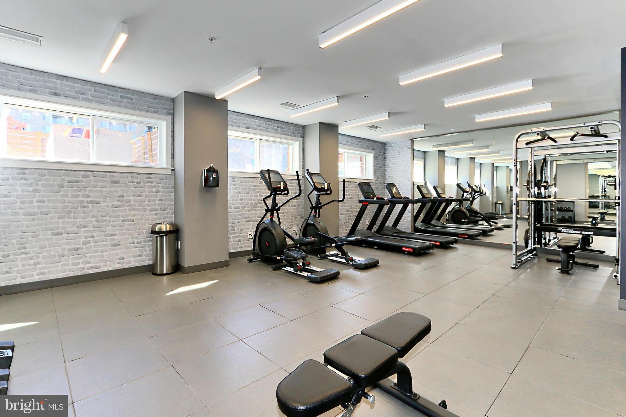 635 SLATERS LANE G-01