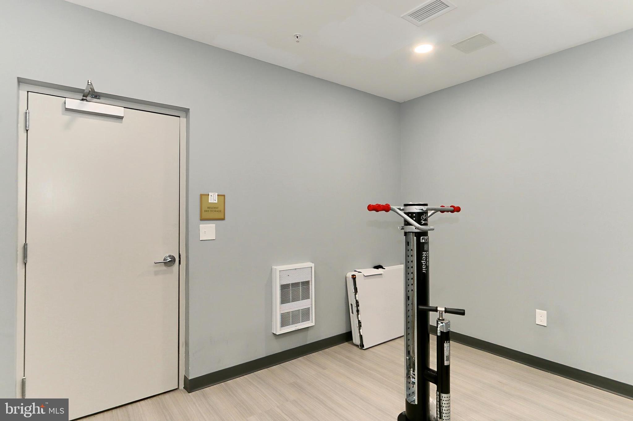 635 SLATERS LANE G-01