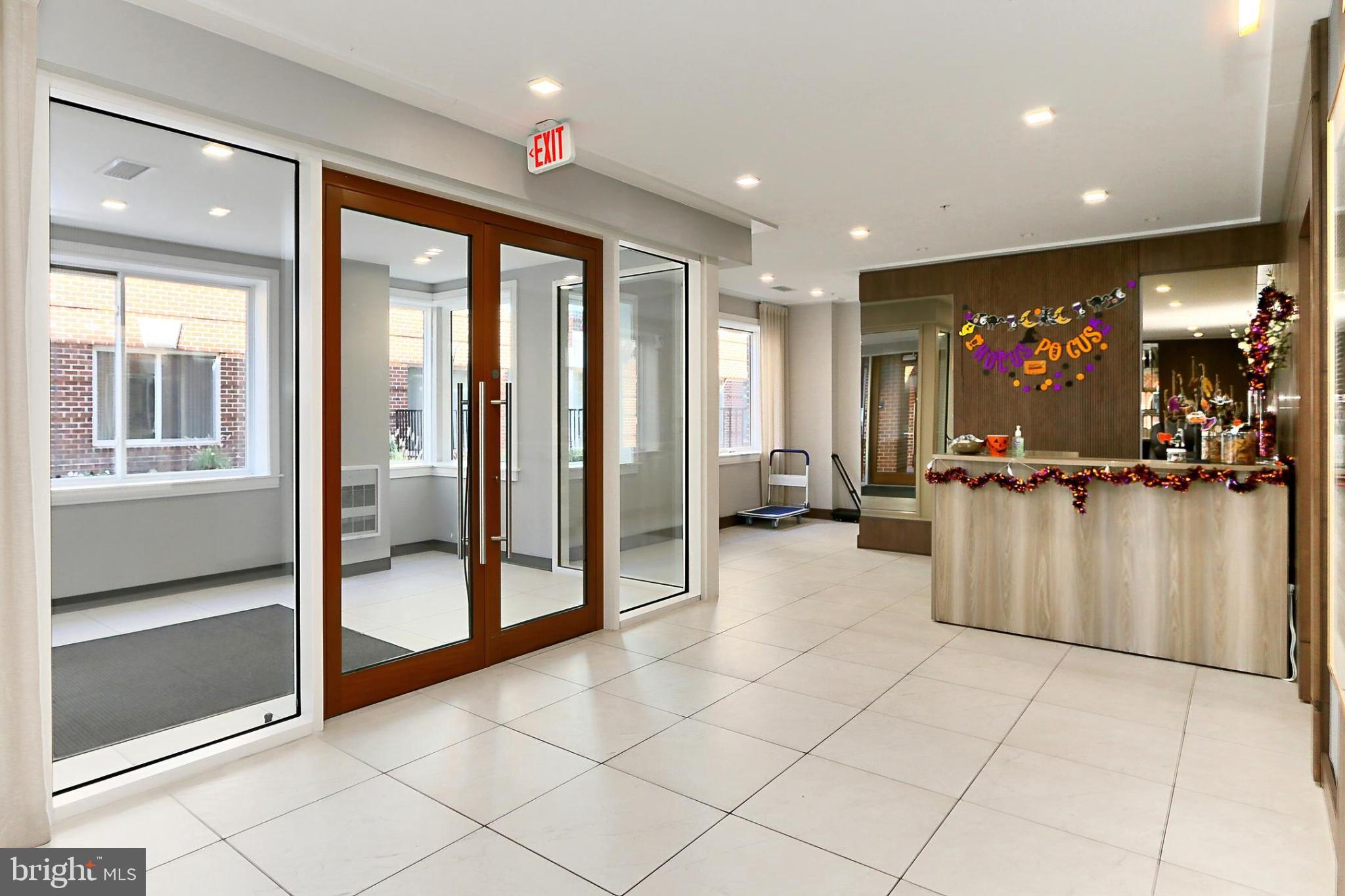 635 SLATERS LANE G-01