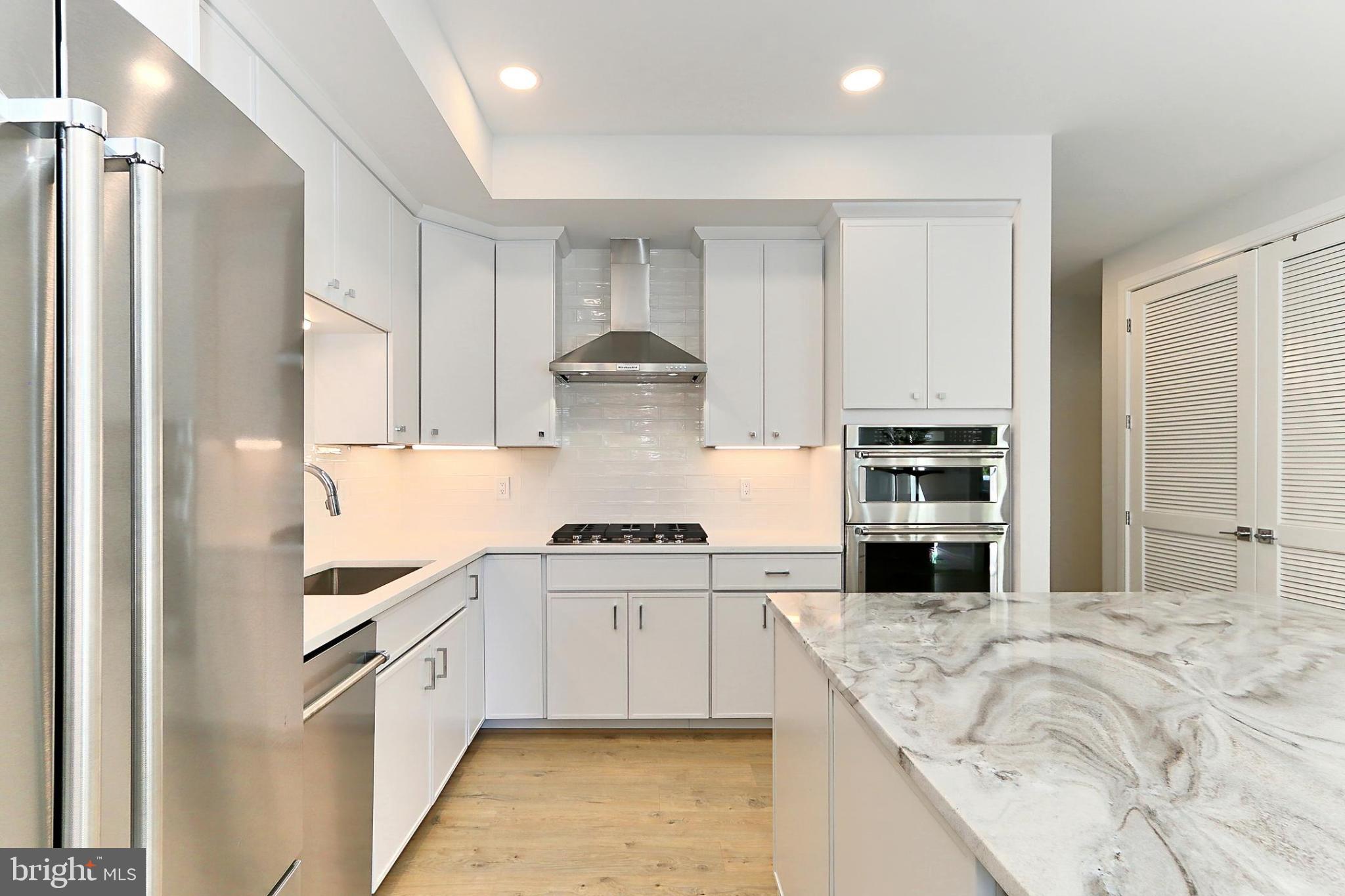 635 SLATERS LANE G-01