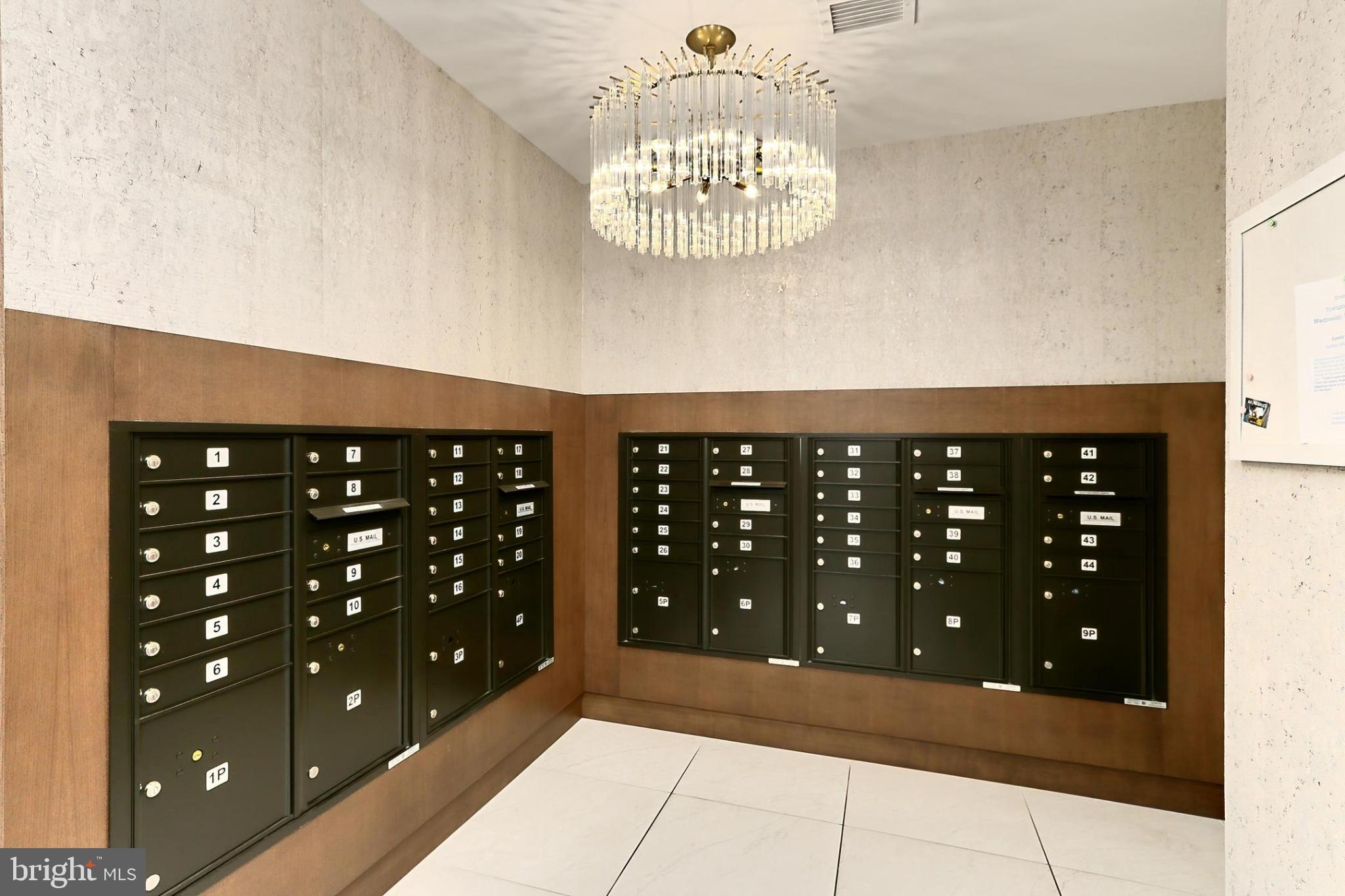 635 SLATERS LANE G-01