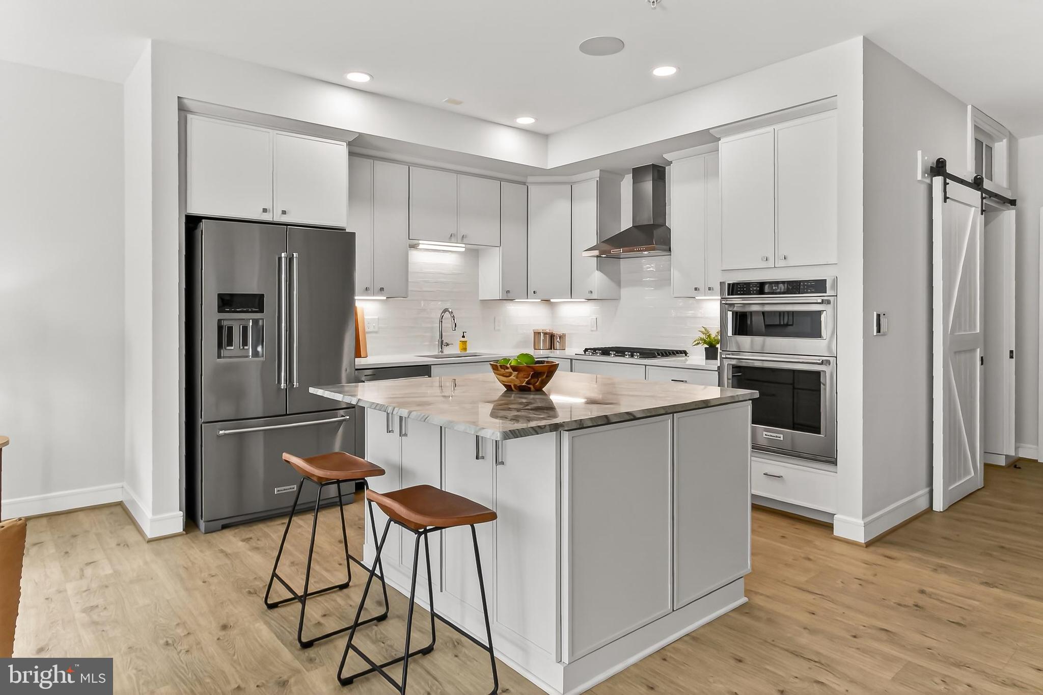 635 SLATERS LANE G-01