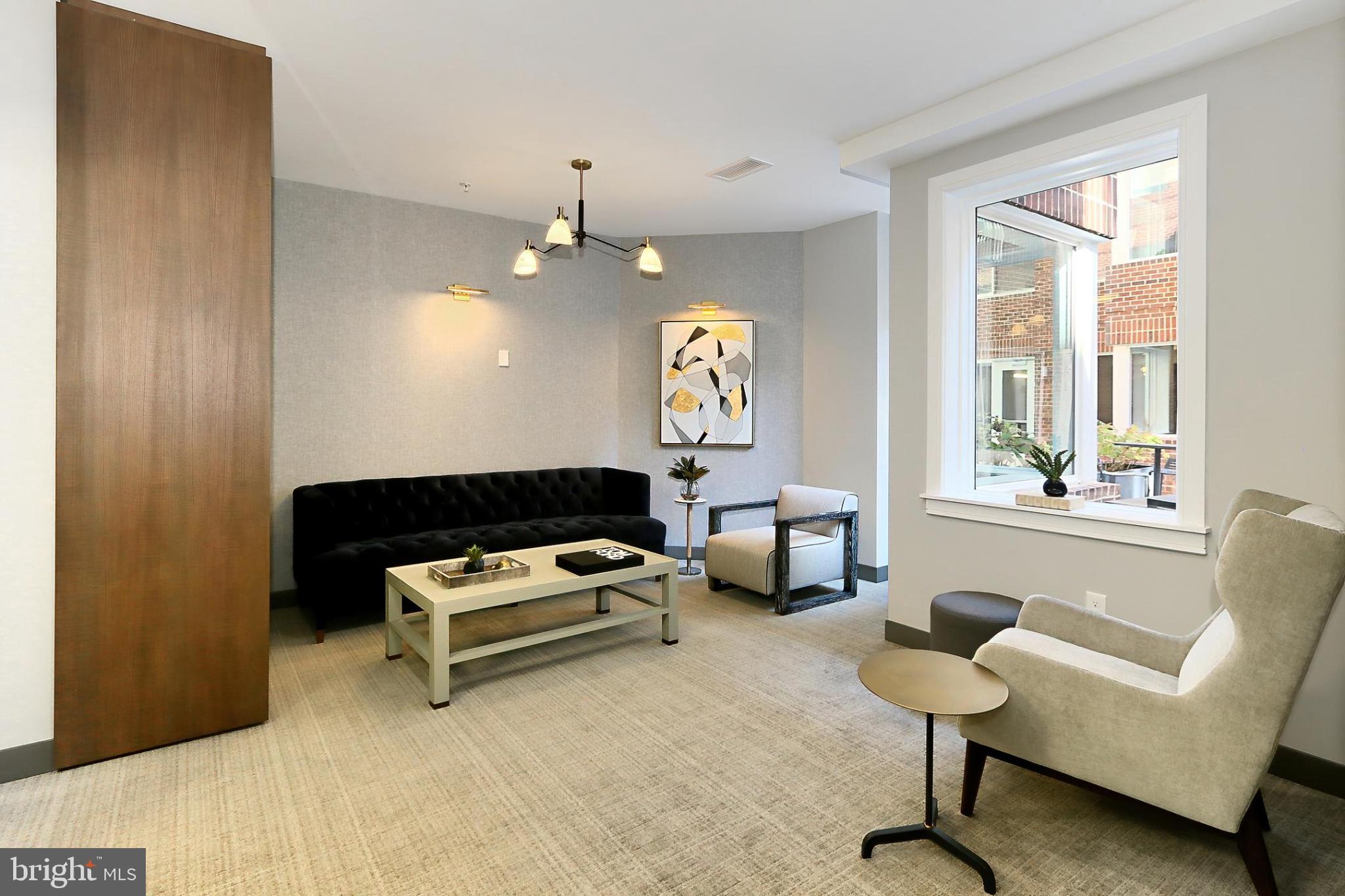 635 SLATERS LANE G-01