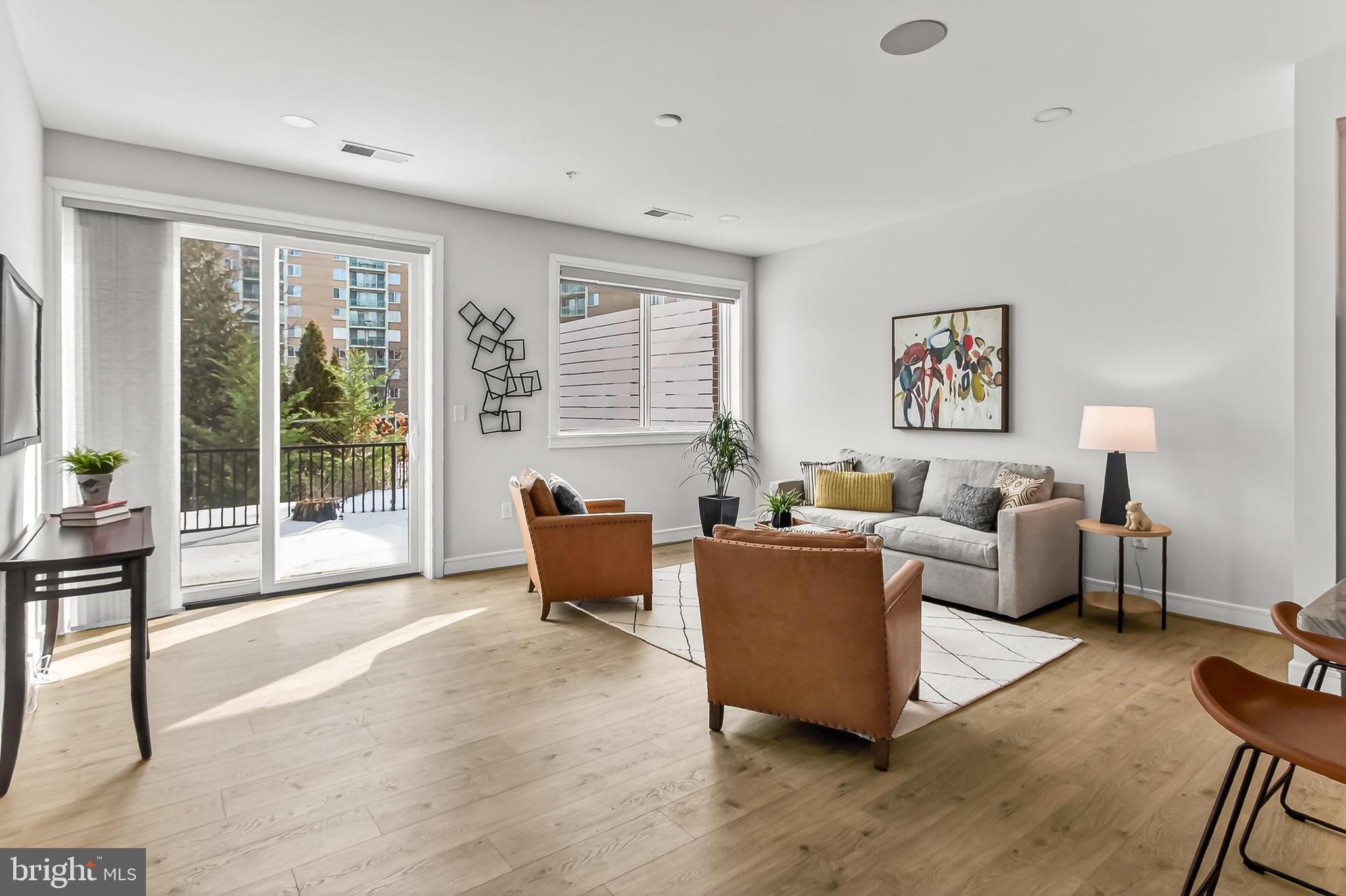 635 SLATERS LANE G-01