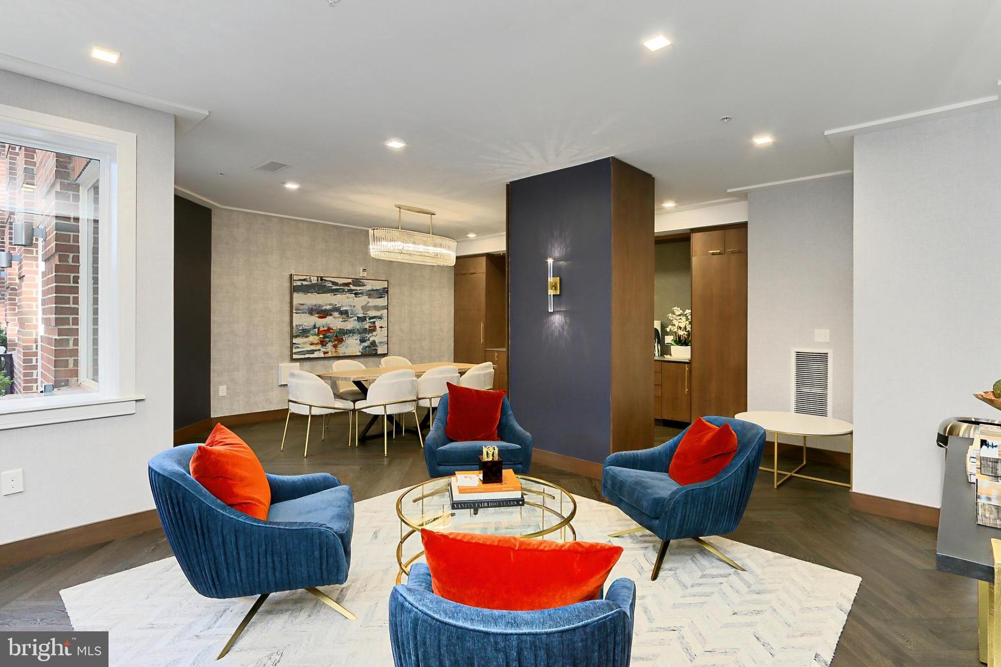 635 SLATERS LANE G-01