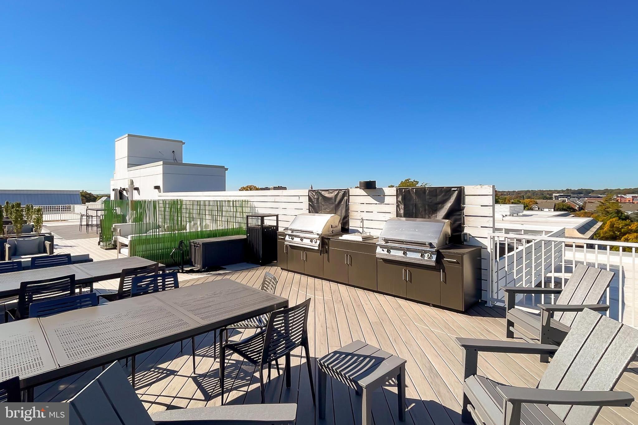 635 SLATERS LANE G-01