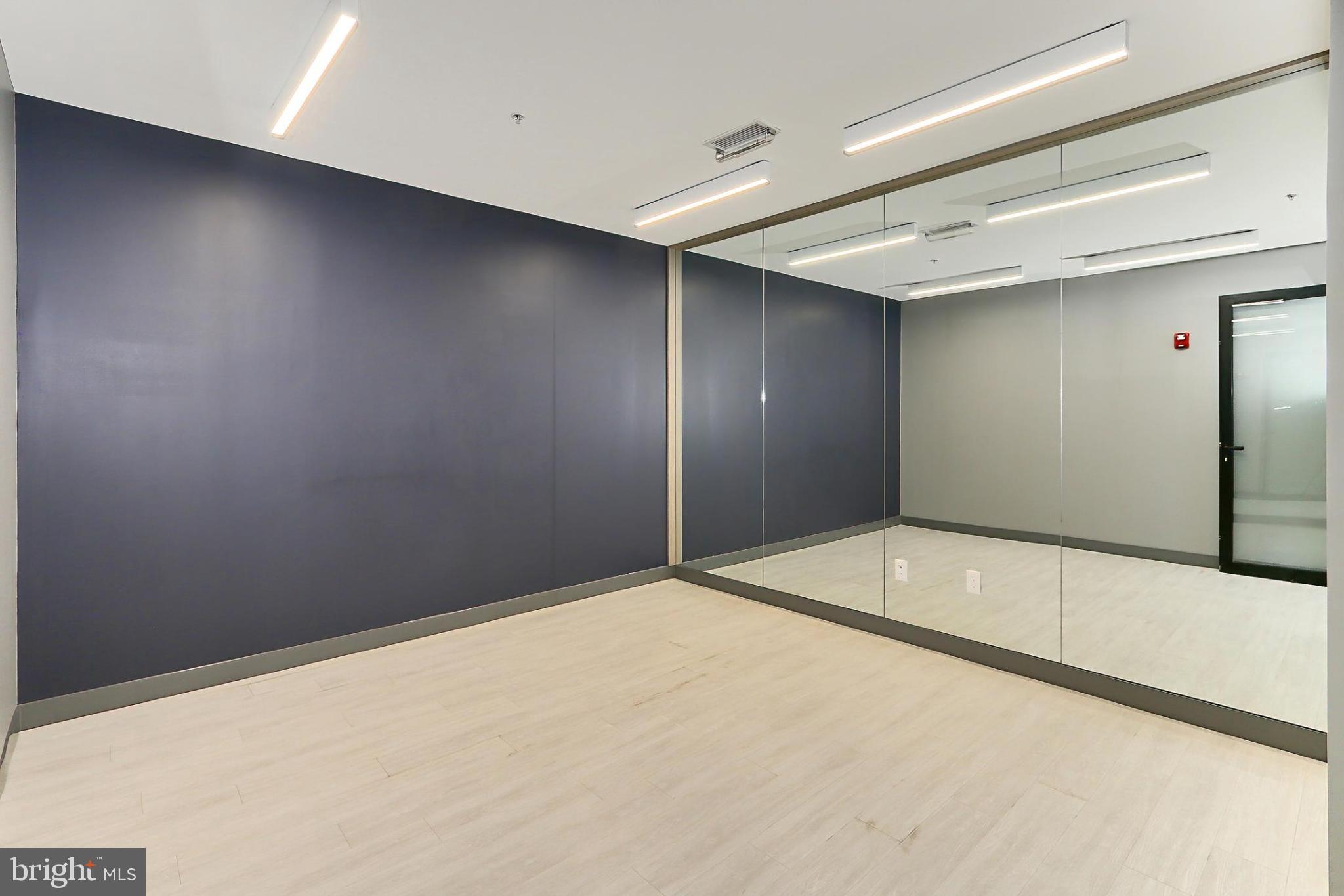 635 SLATERS LANE G-01