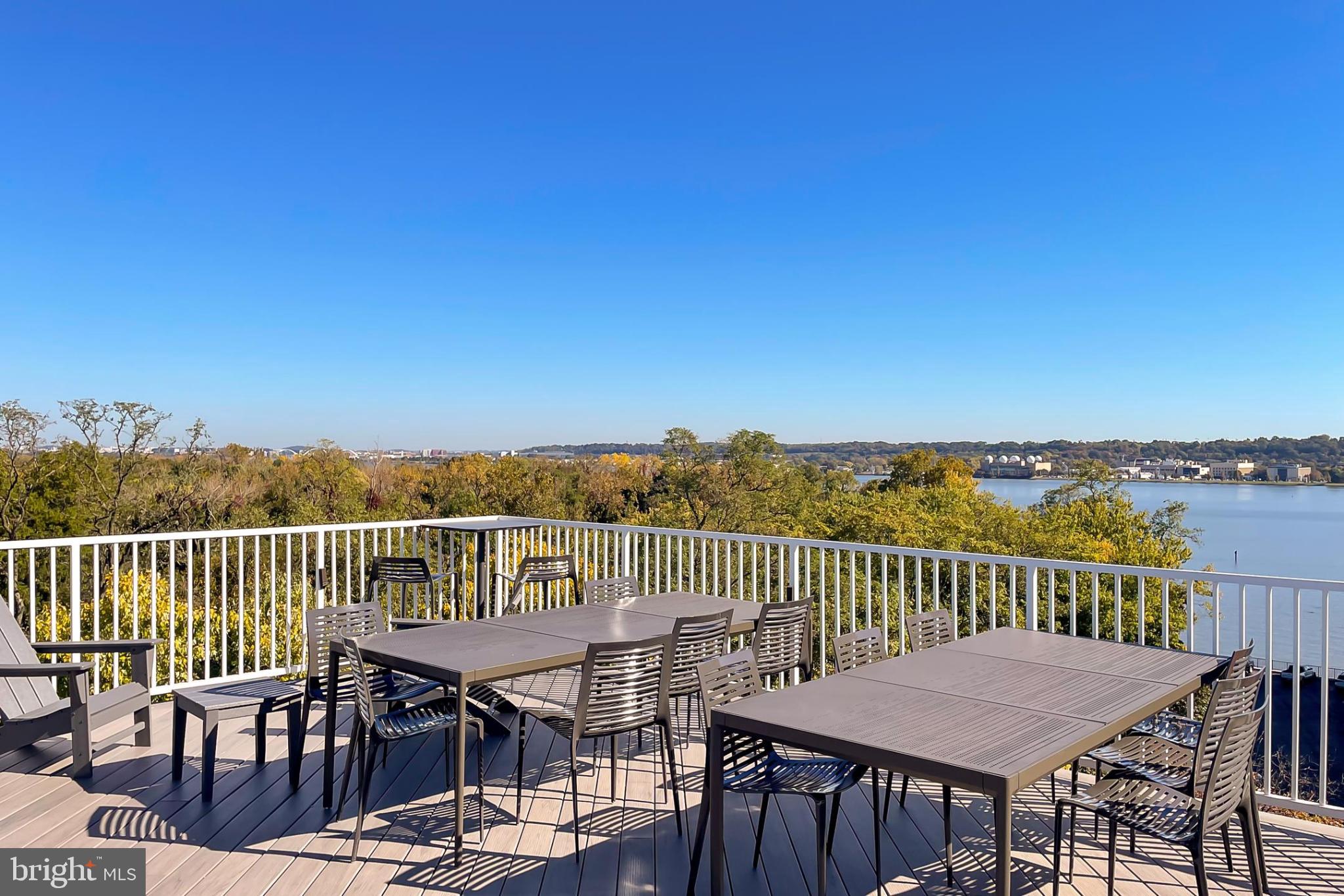 635 SLATERS LANE G-01