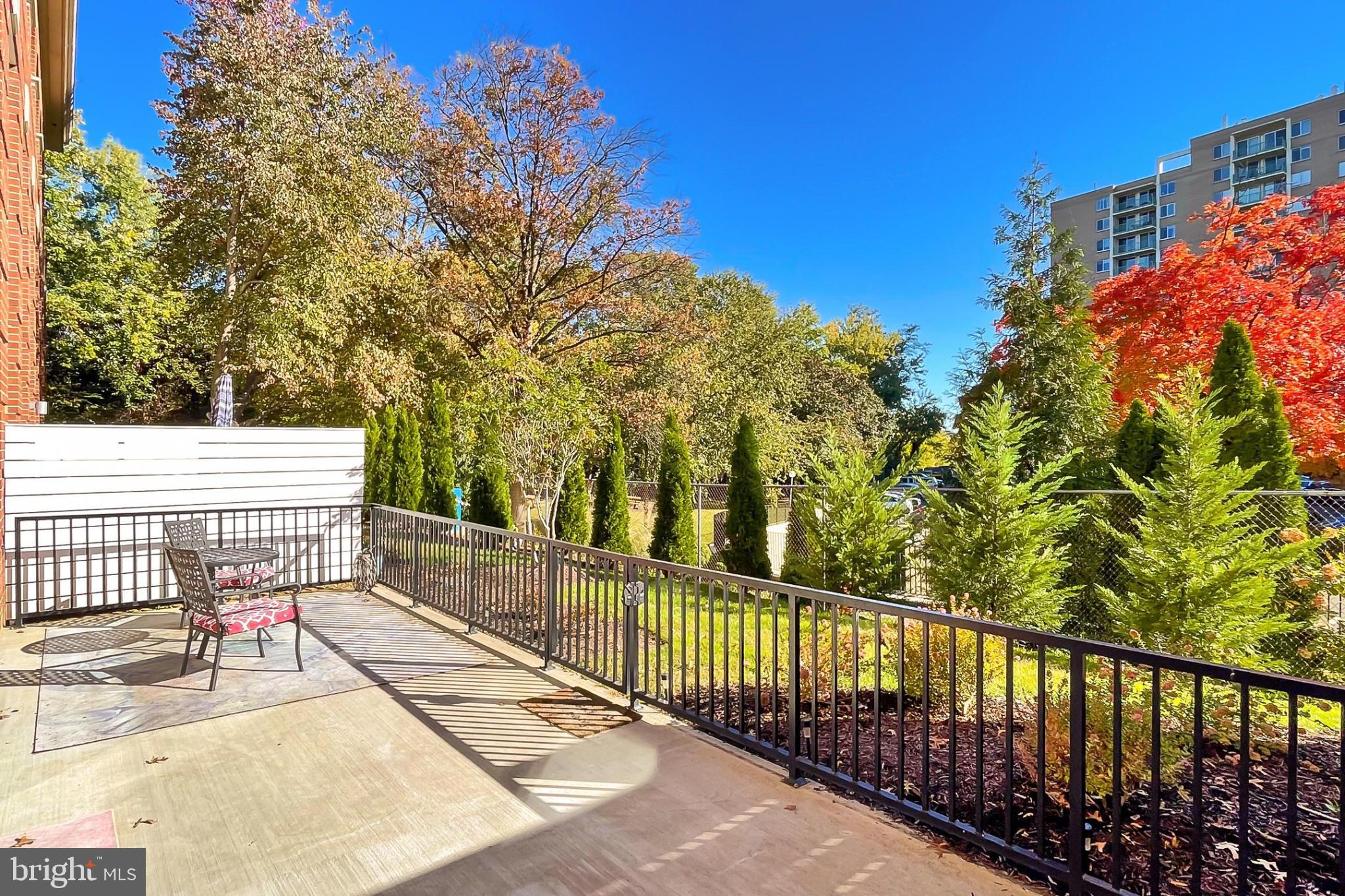 635 SLATERS LANE G-01