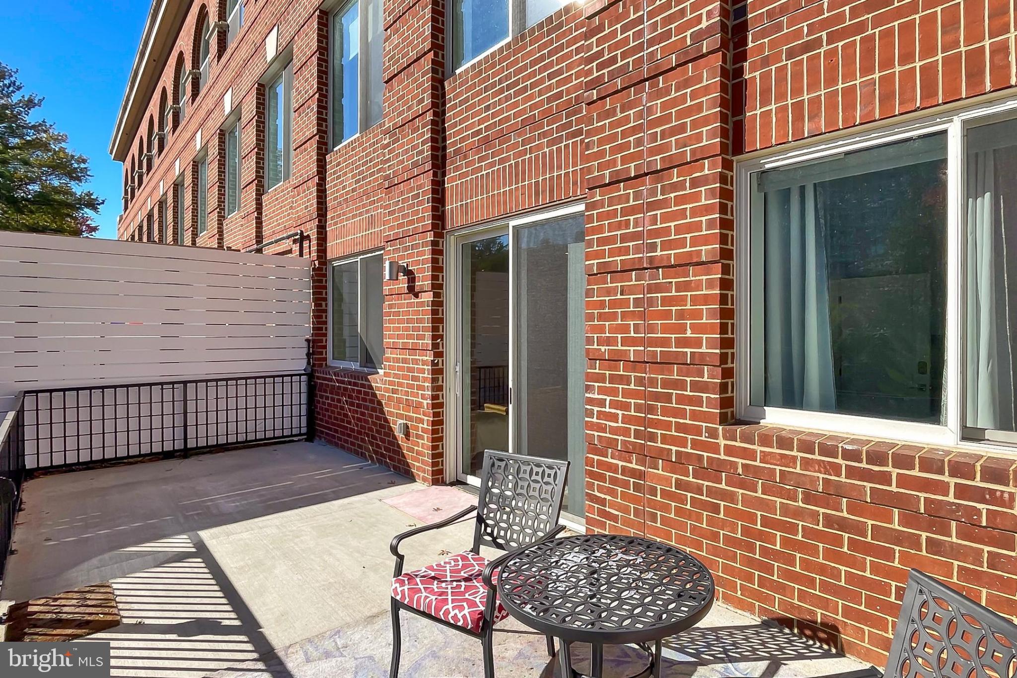 635 SLATERS LANE G-01