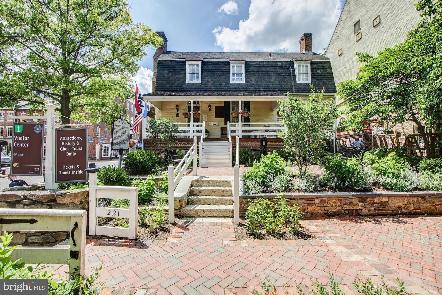 902 ORONOCO STREET