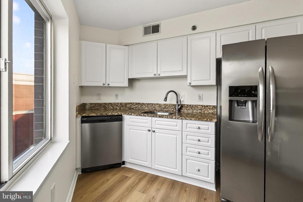 2181 JAMIESON AVENUE Unit: 1502