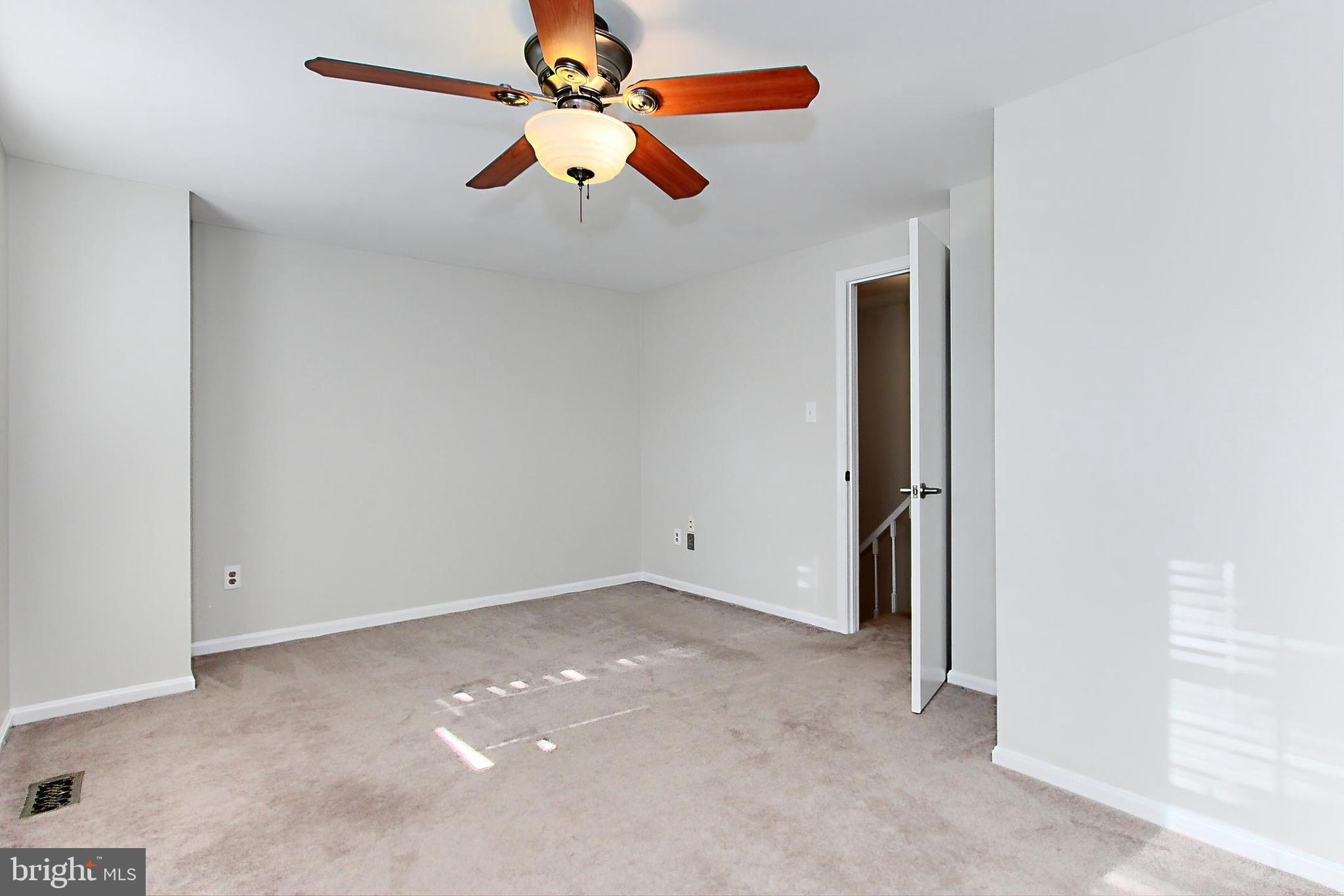 6635 ROCKLEIGH WAY