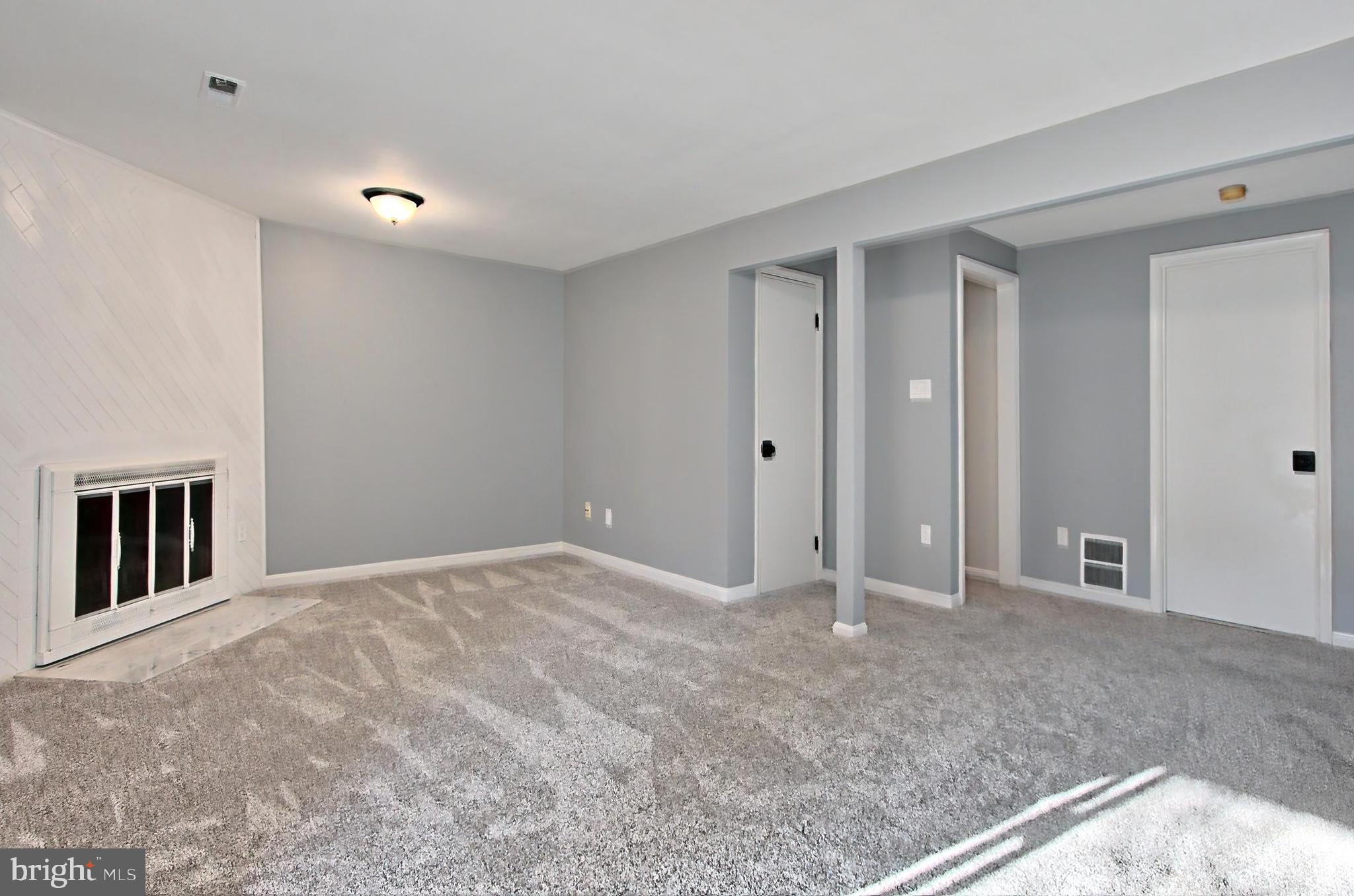 6635 ROCKLEIGH WAY