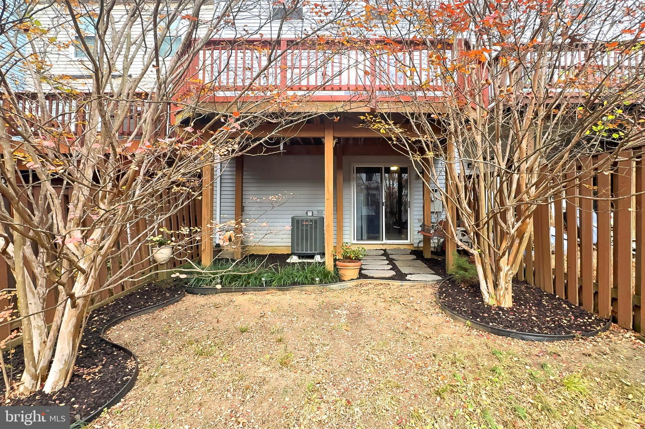 6635 ROCKLEIGH WAY