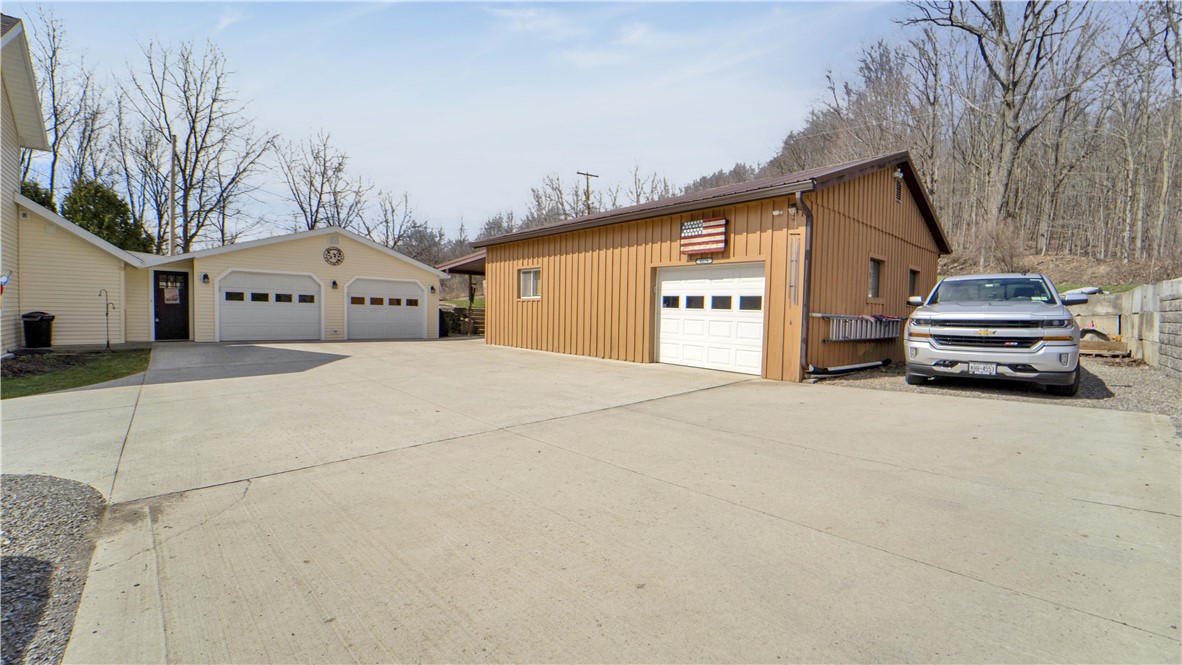 8276 Creek Road