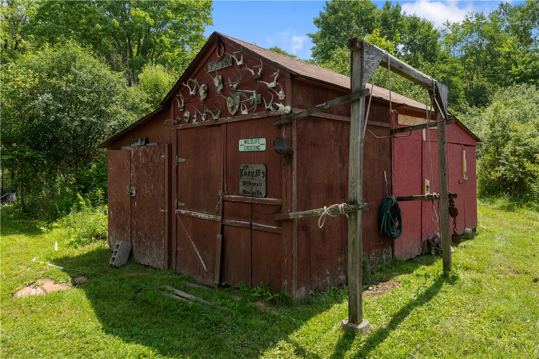 9052 County Road 15b