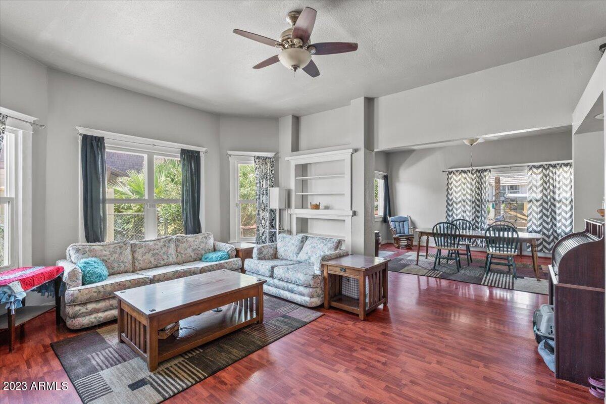 323 E WILLETTA Street