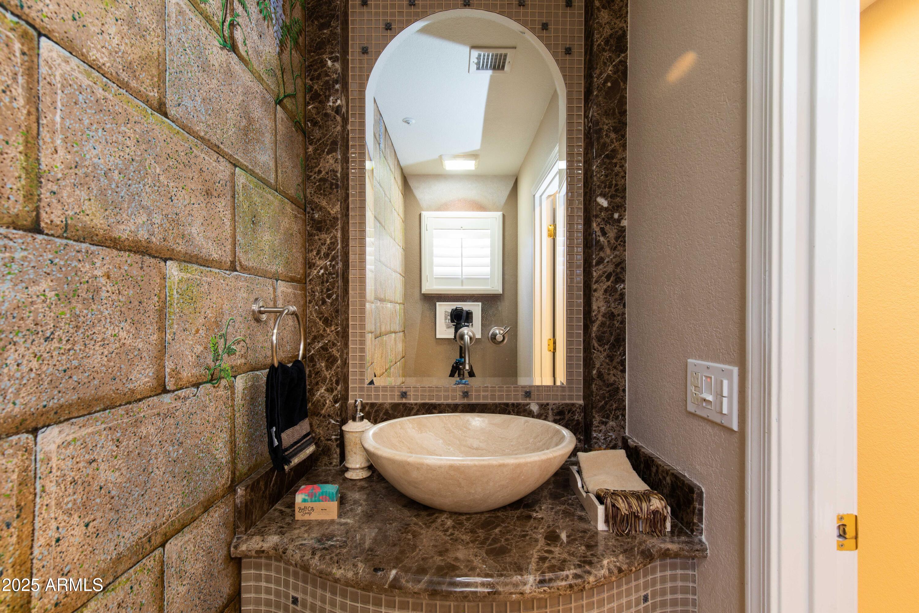 15550 N FRANK LLOYD WRIGHT Boulevard N, 1040