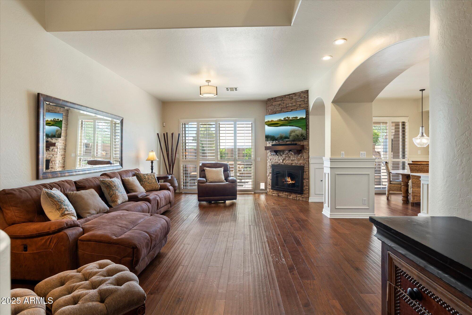 15240 N CLUBGATE Drive, 160