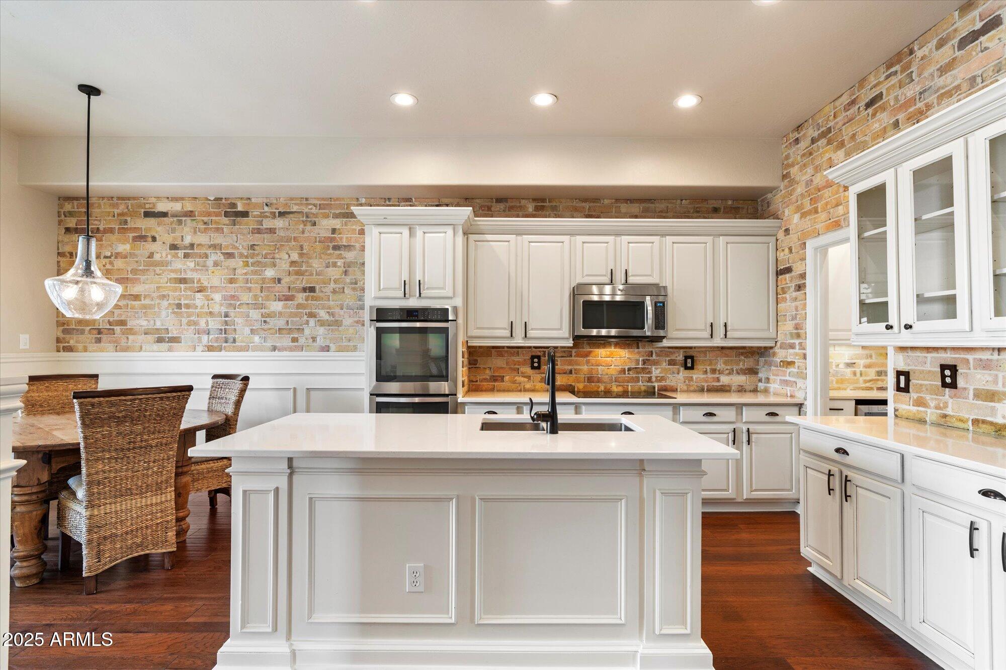 15240 N CLUBGATE Drive, 160