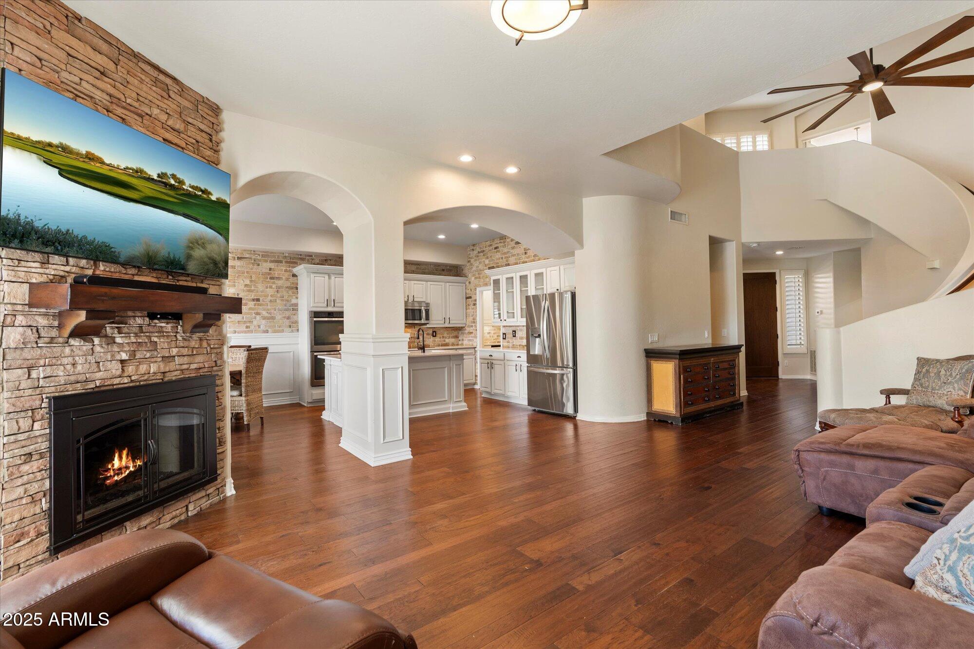 15240 N CLUBGATE Drive, 160